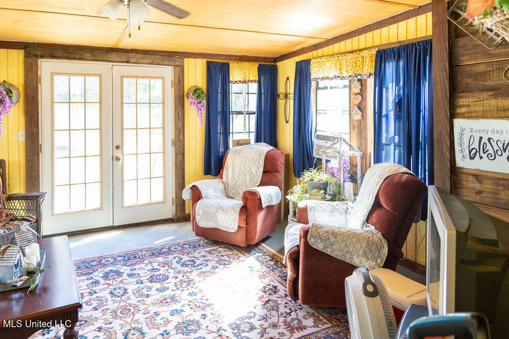 509 W West Jeff Davis Avenue