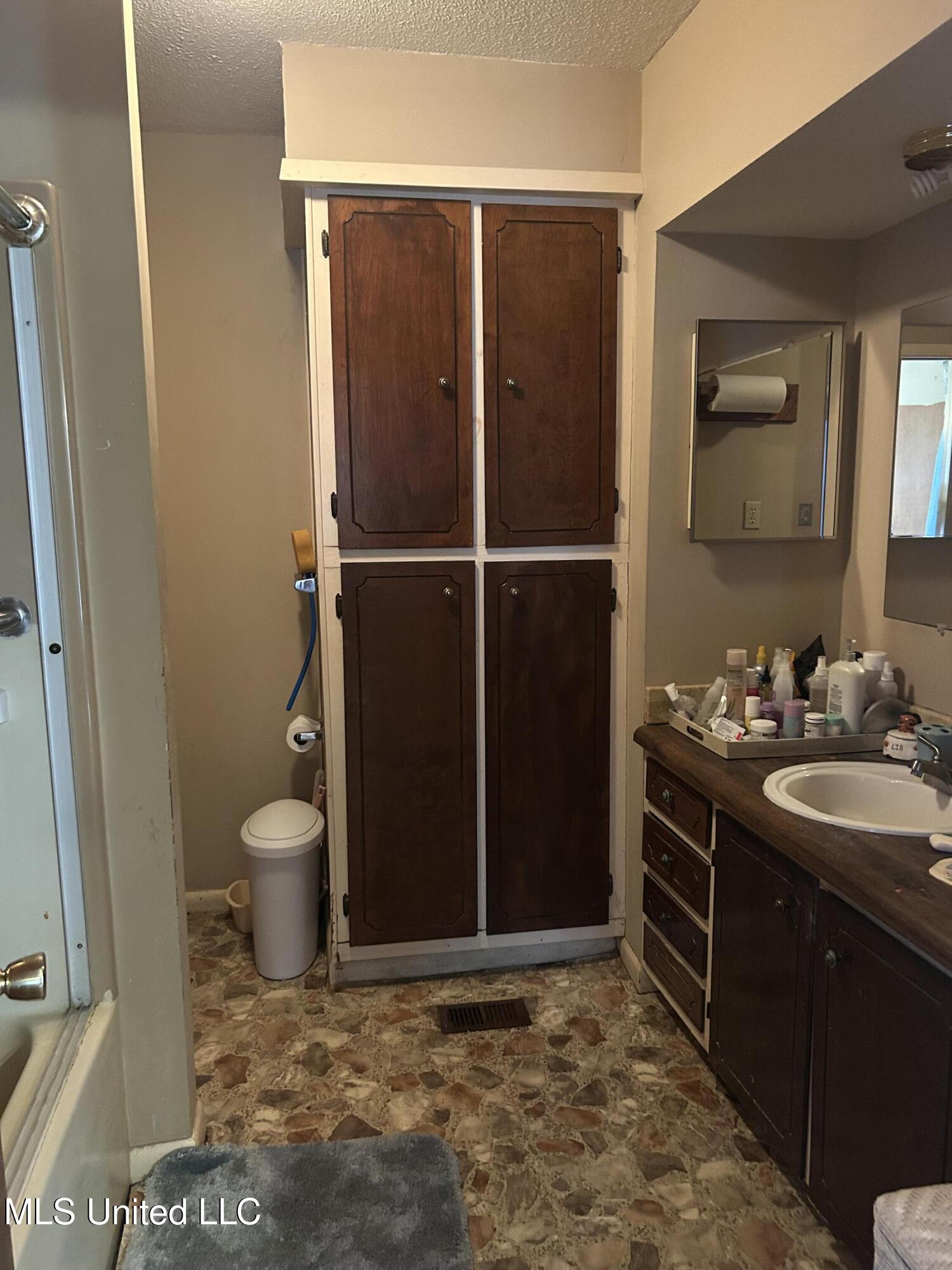 10 Worley Road Drive