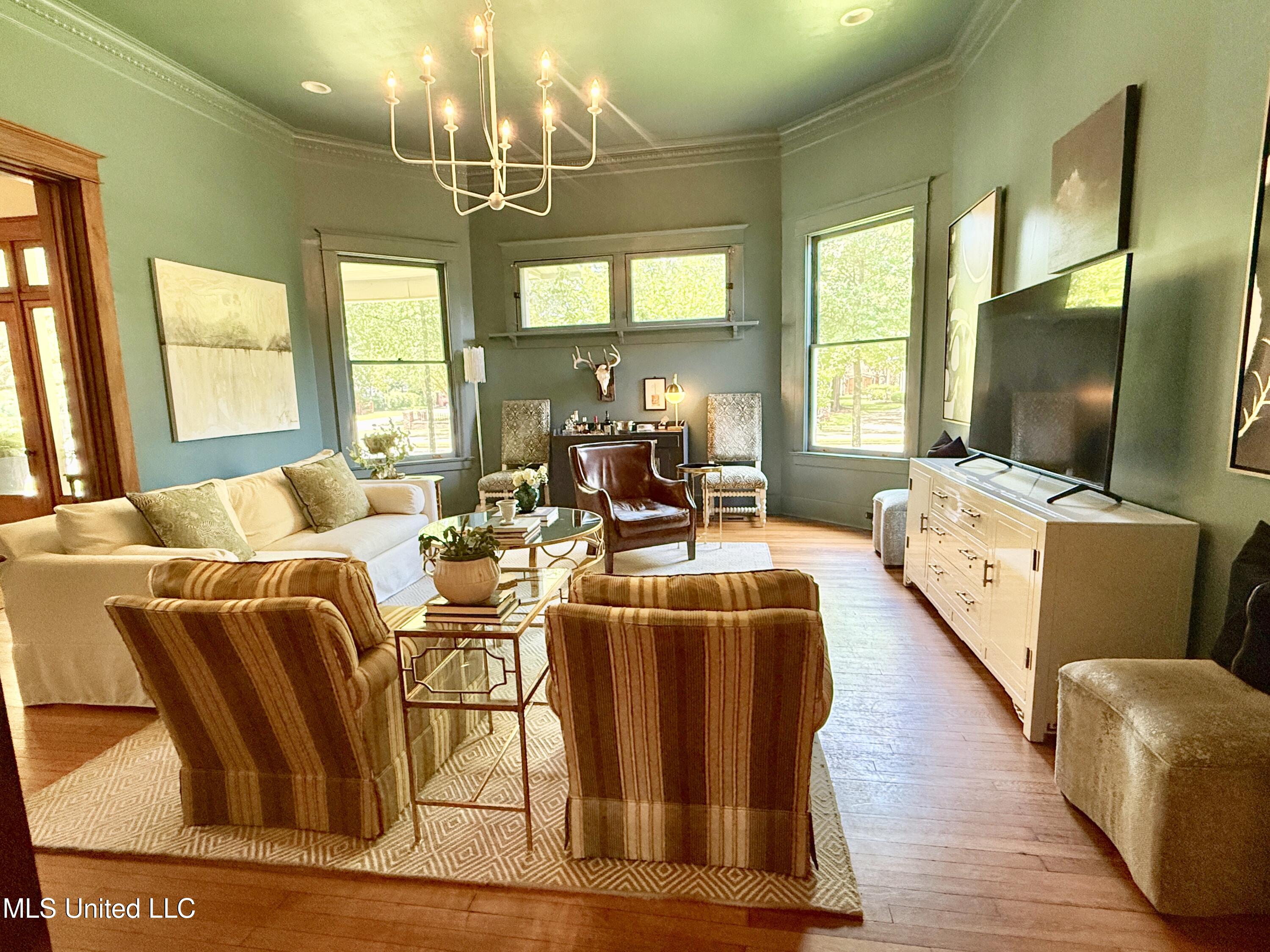 101 E East President