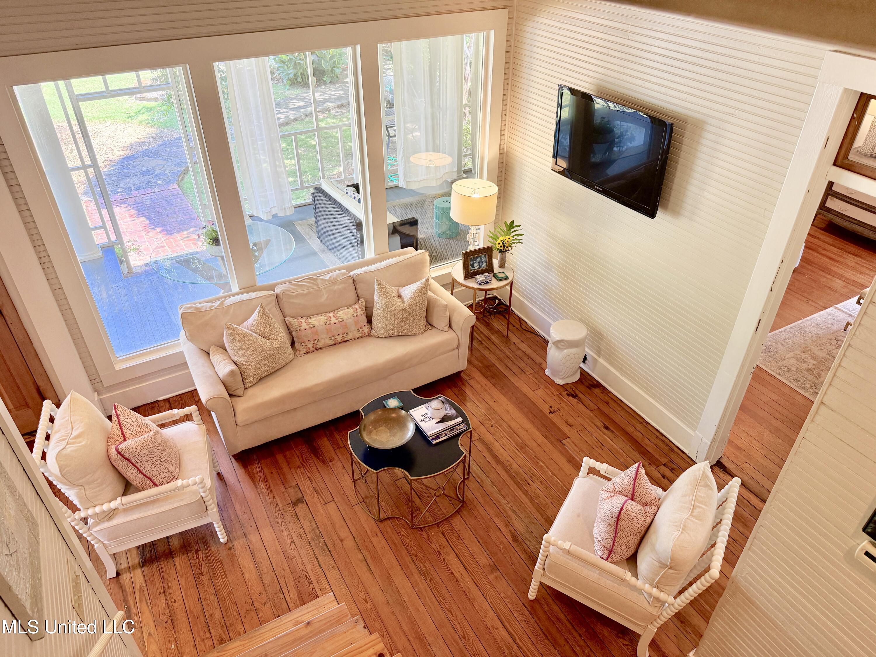 101 E East President