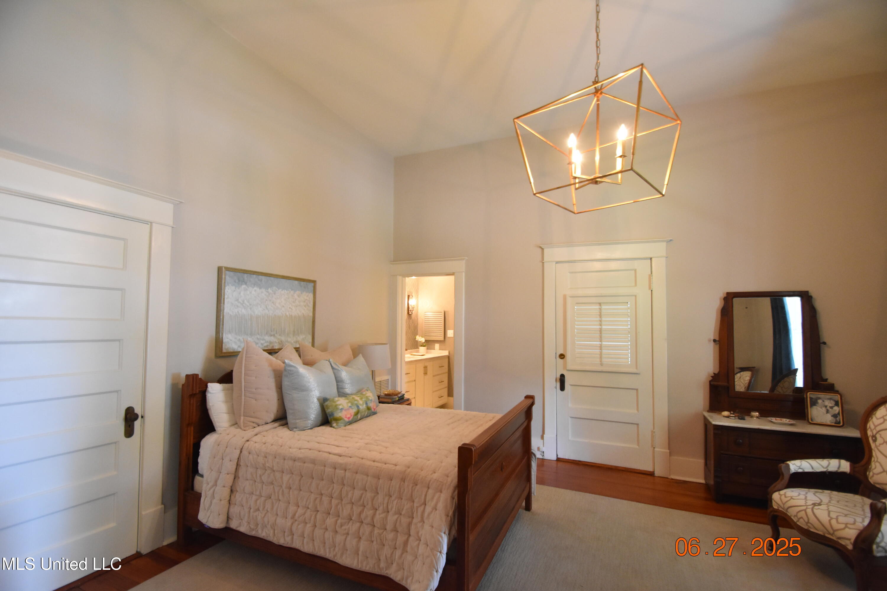 101 E East President