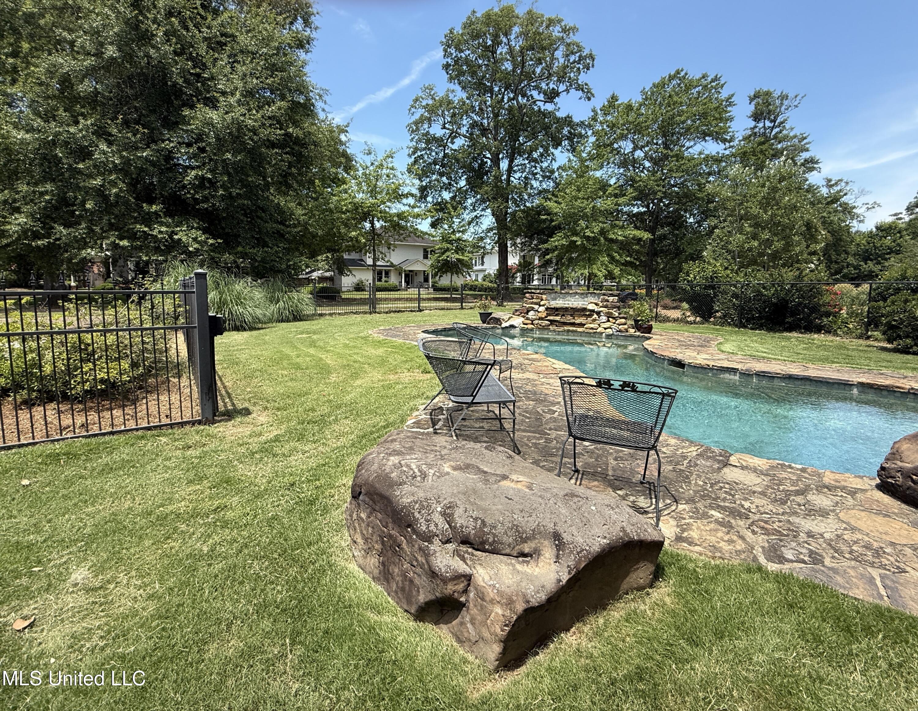 101 E East President