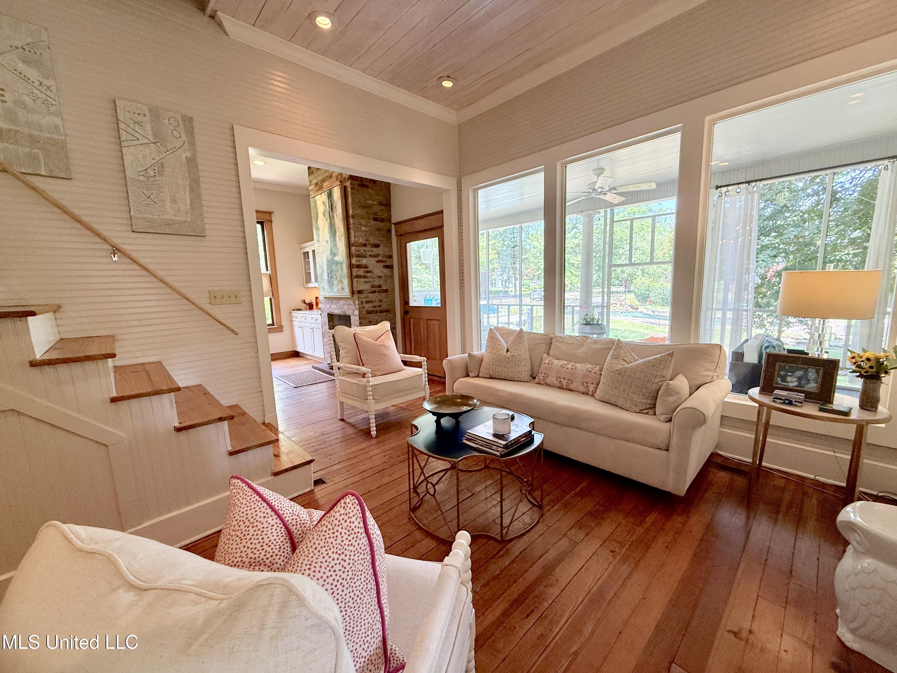 101 E East President