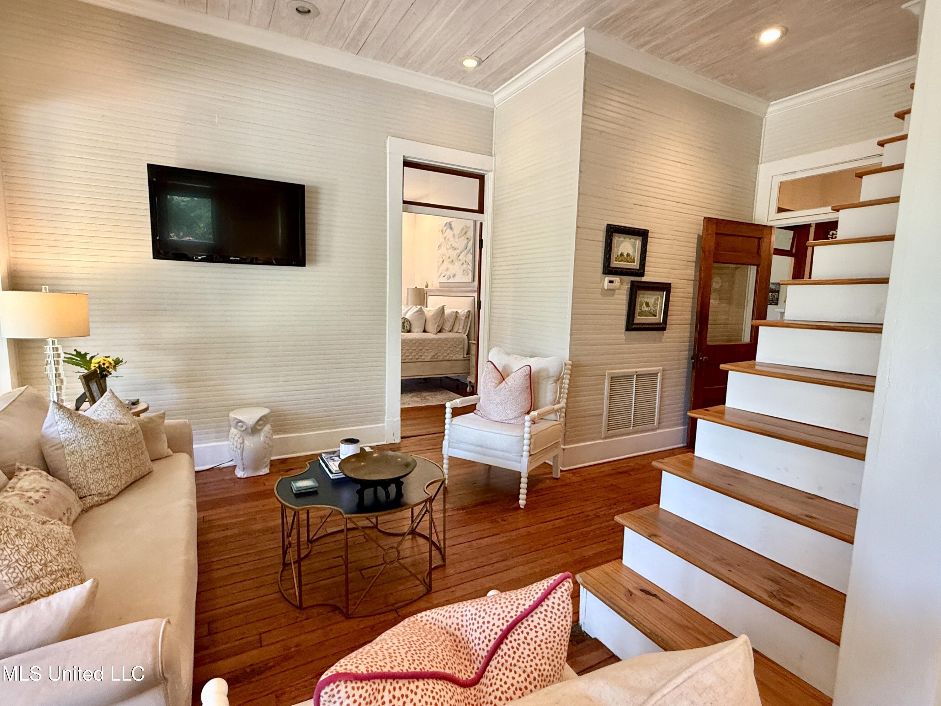 101 E East President