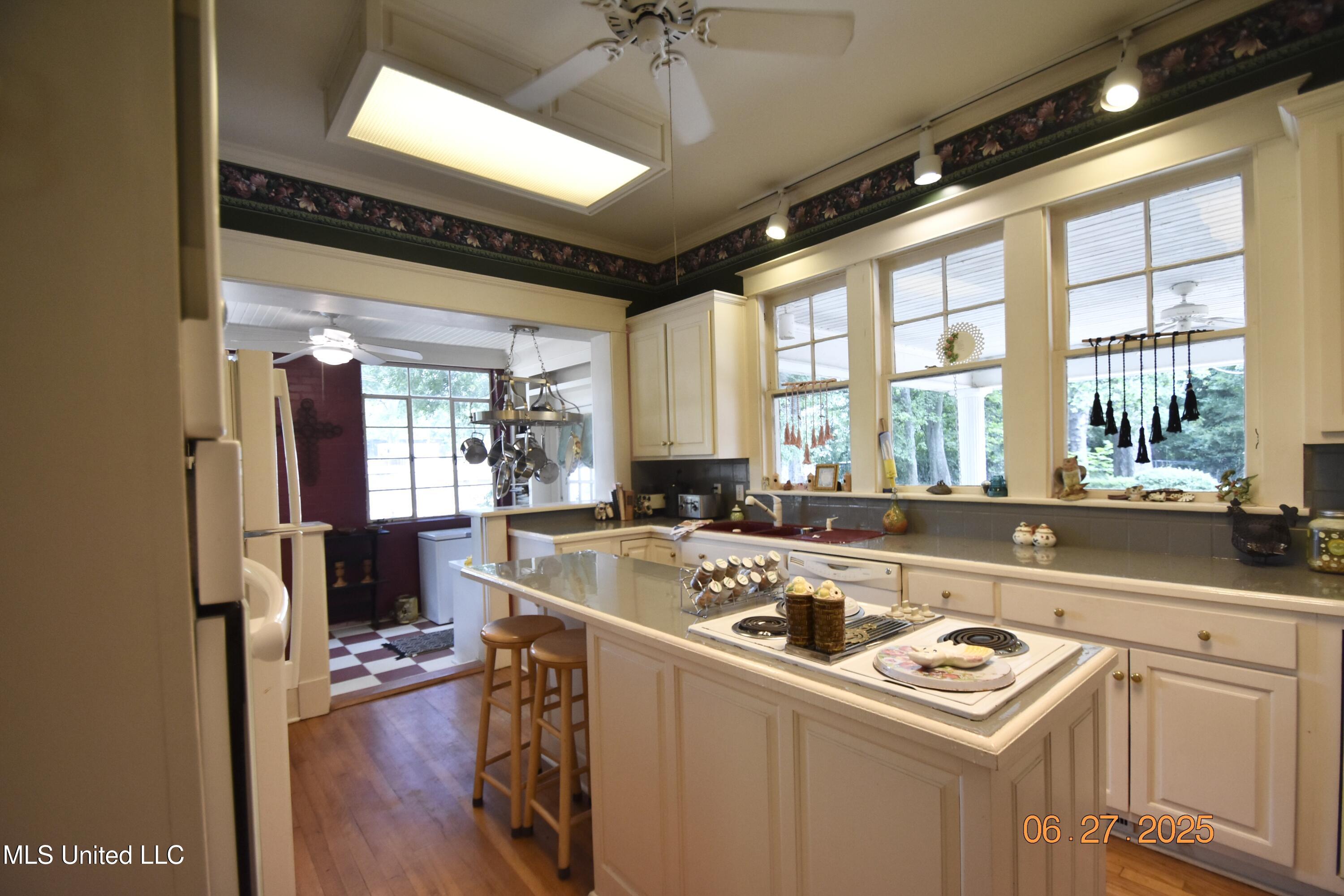 1211 River Road