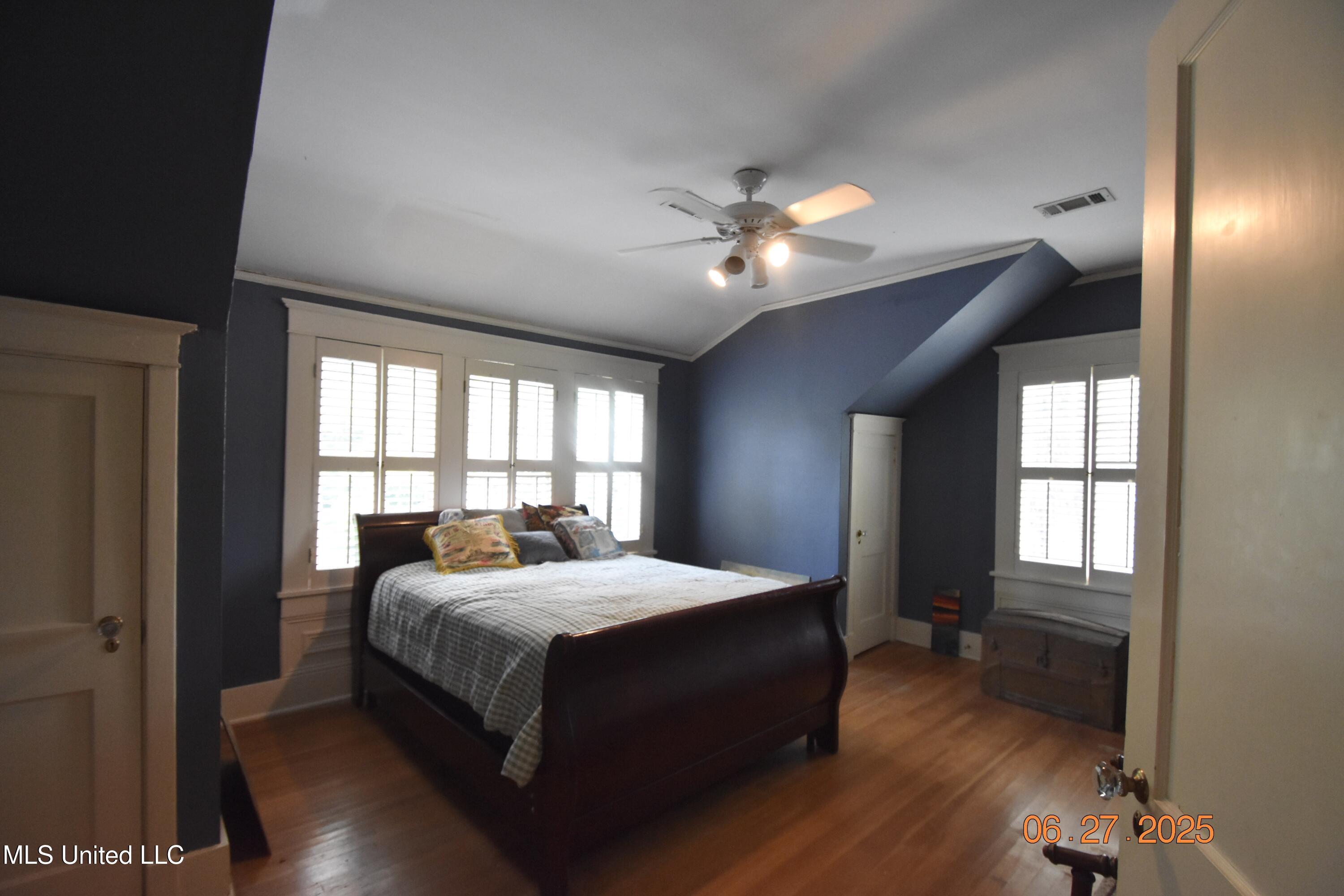 1211 River Road