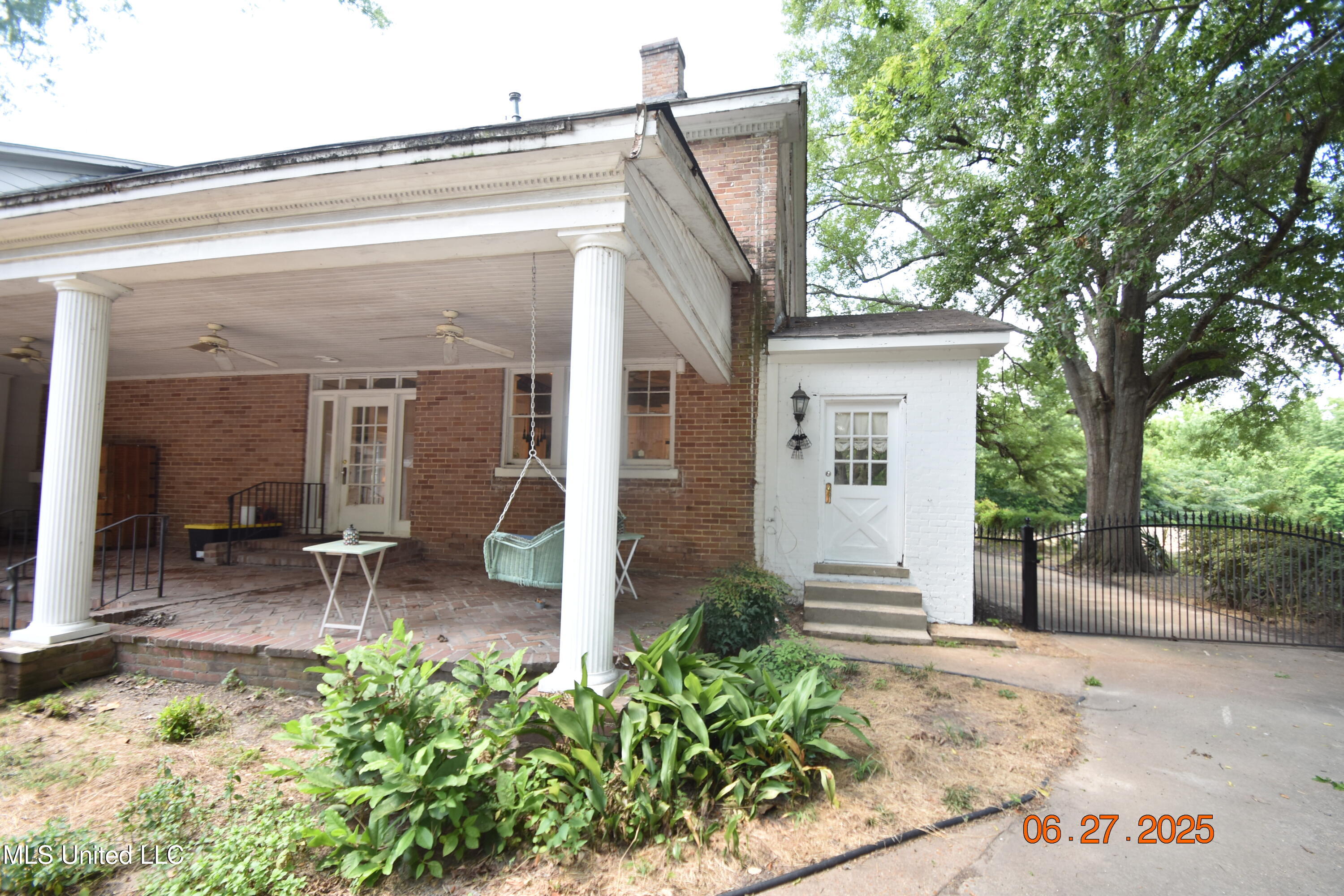 1211 River Road
