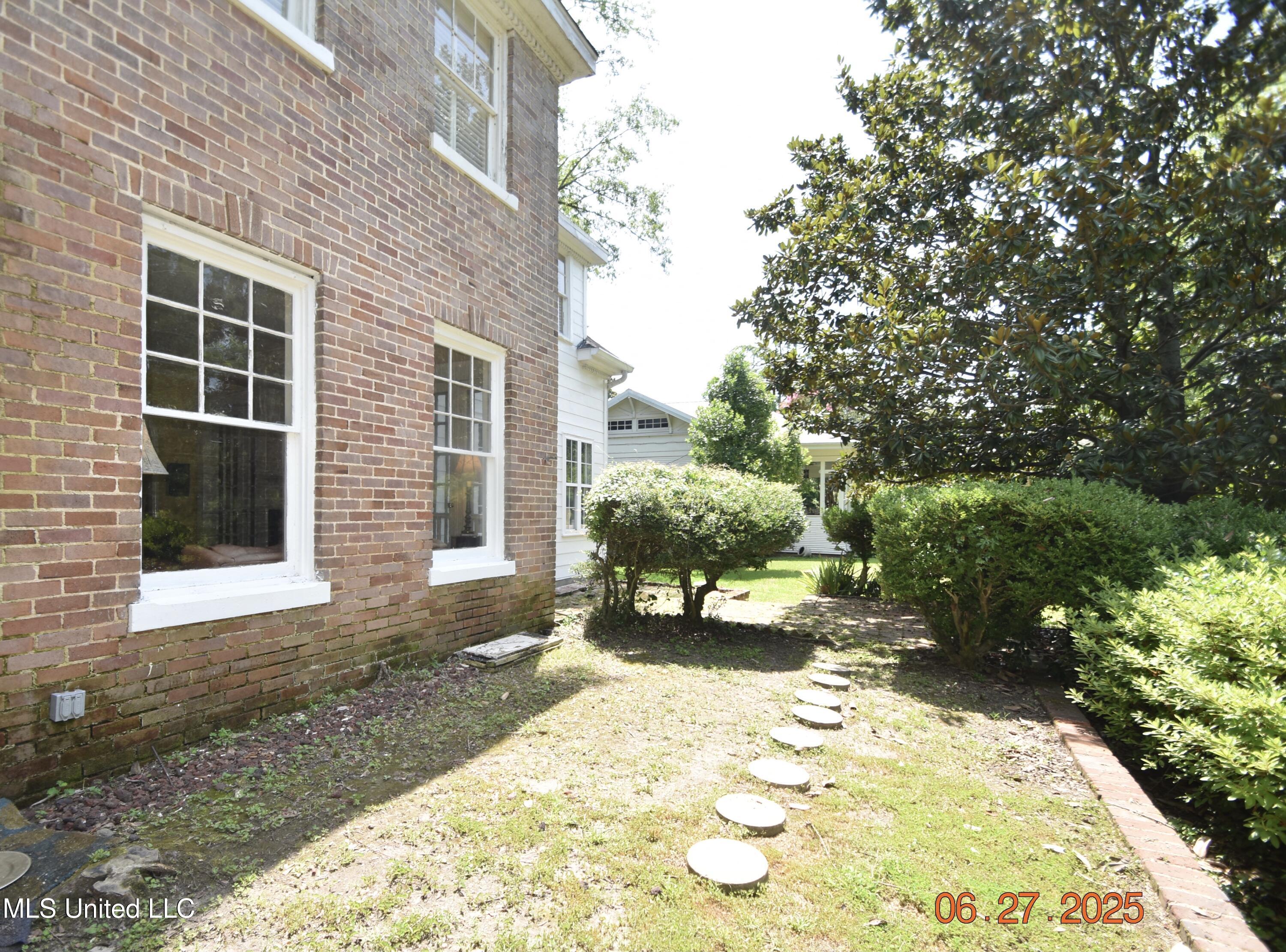 1211 River Road