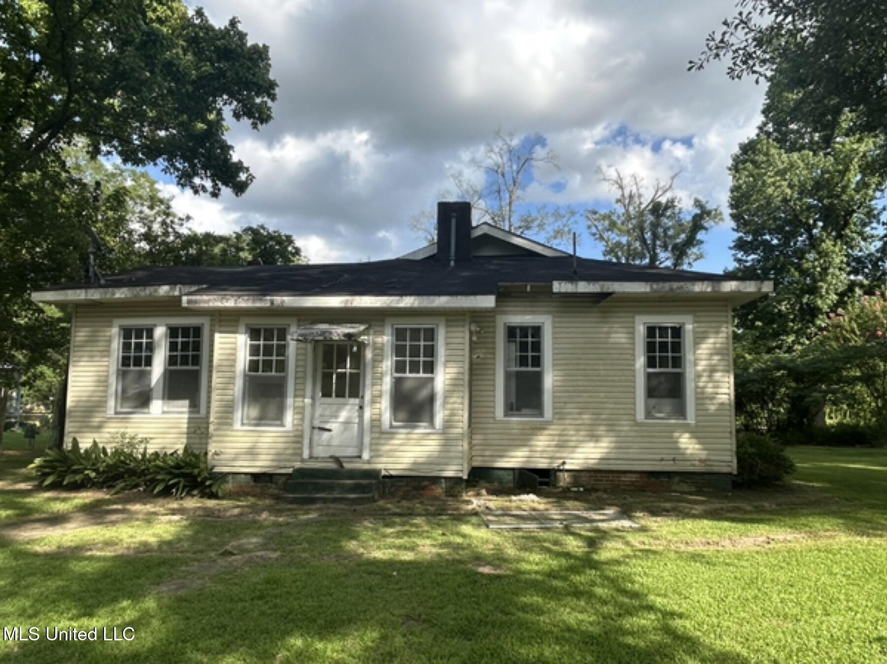 2305 Grenada Boulevard