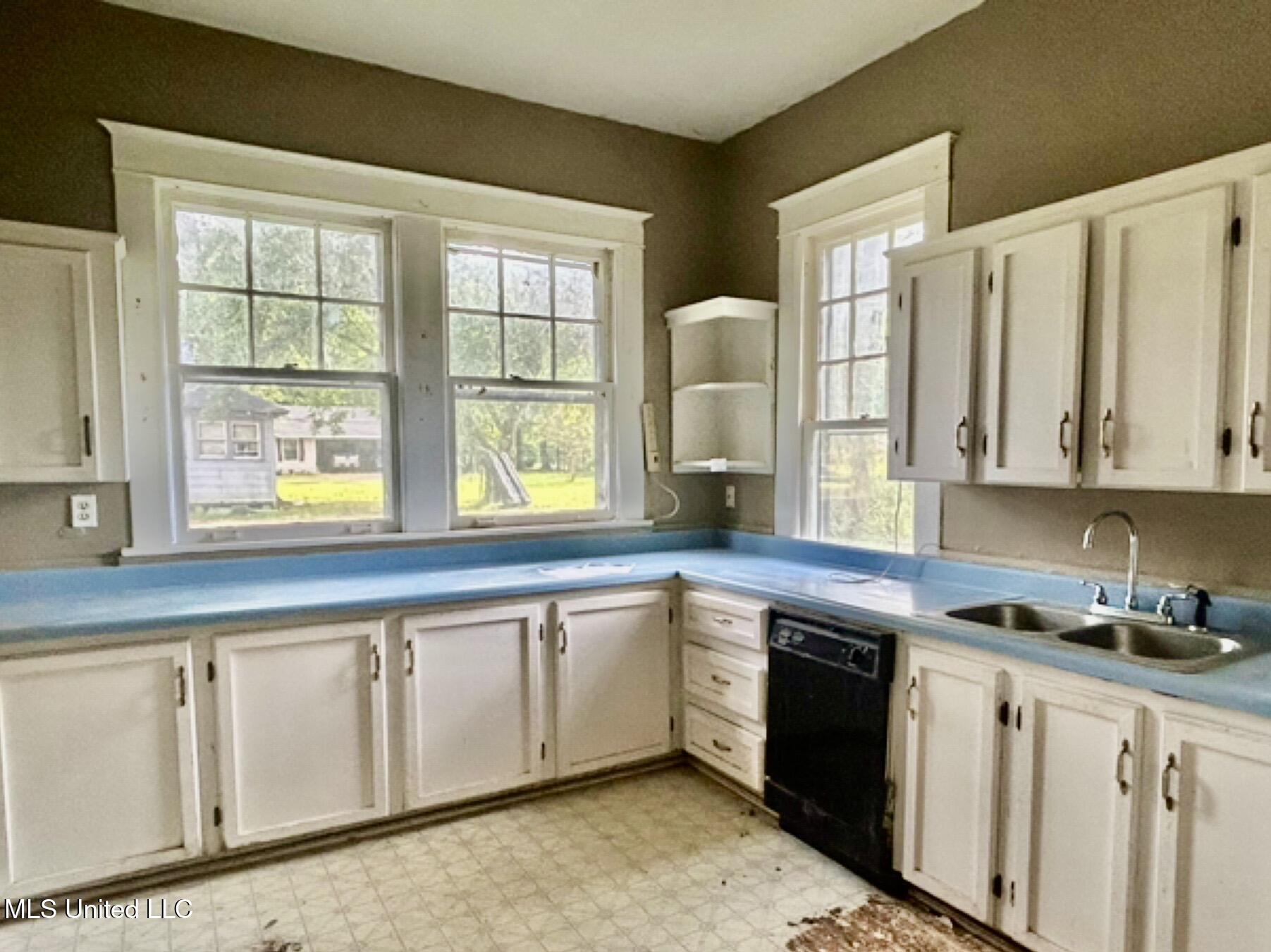 2305 Grenada Boulevard