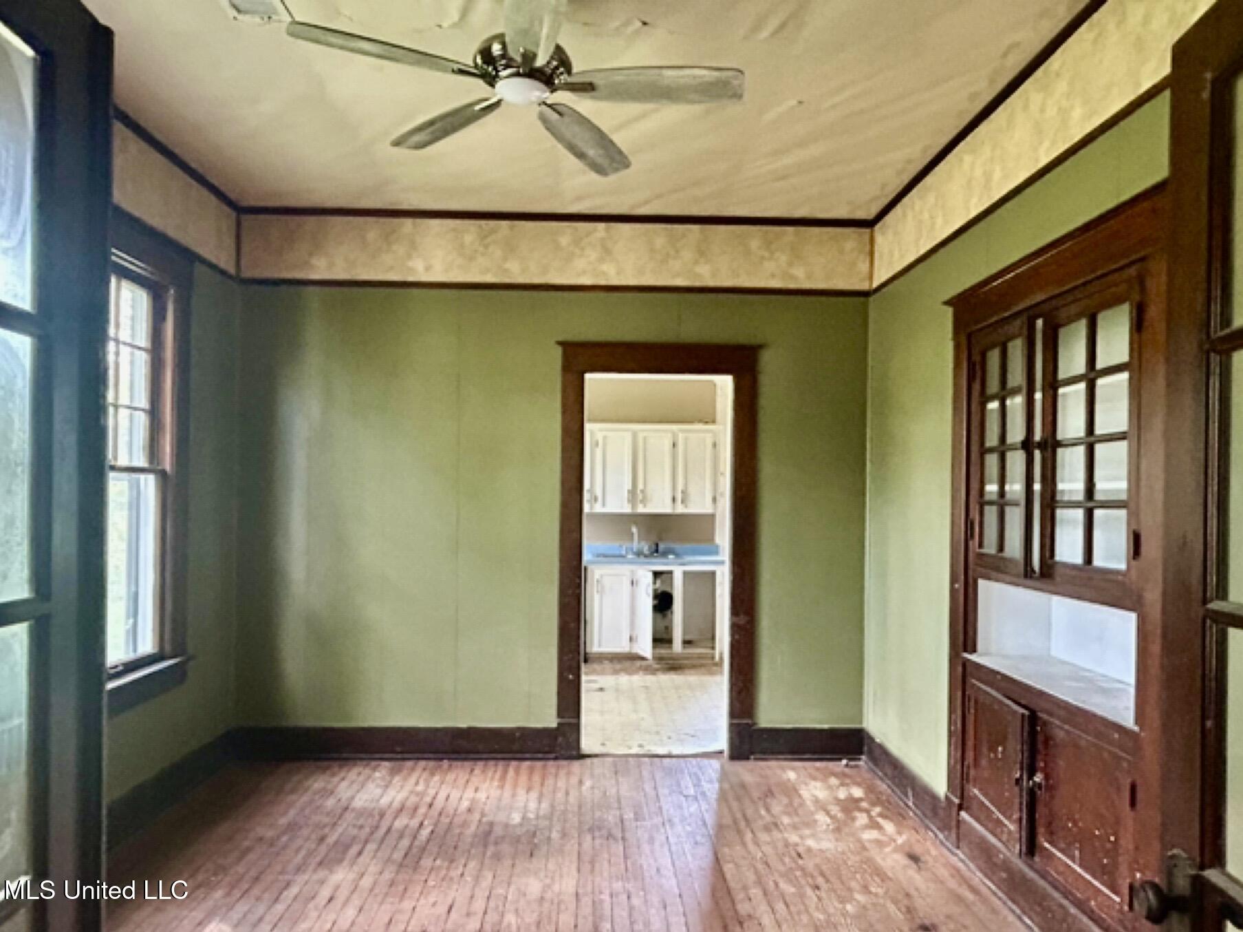 2305 Grenada Boulevard