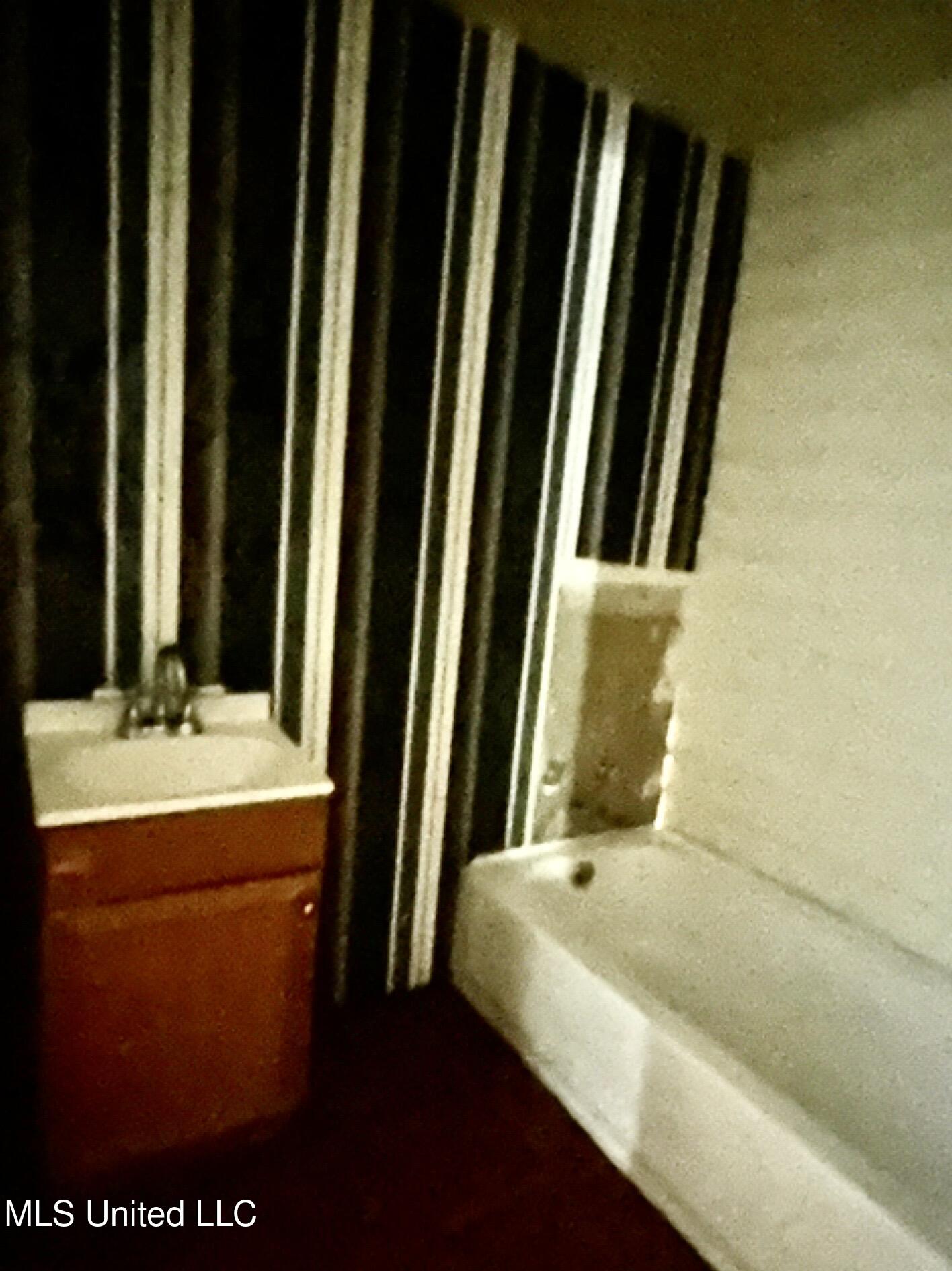 2305 Grenada Boulevard