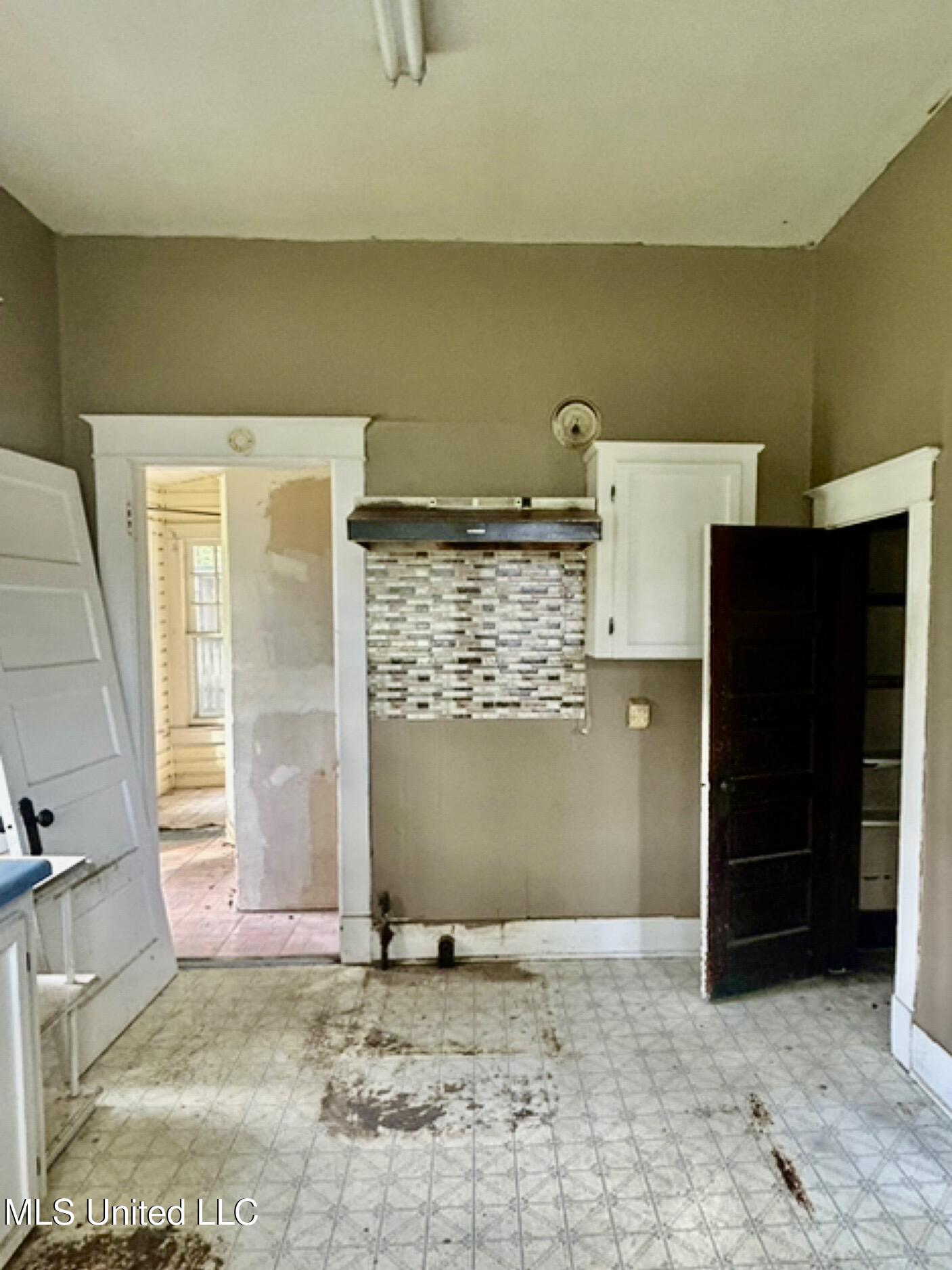 2305 Grenada Boulevard