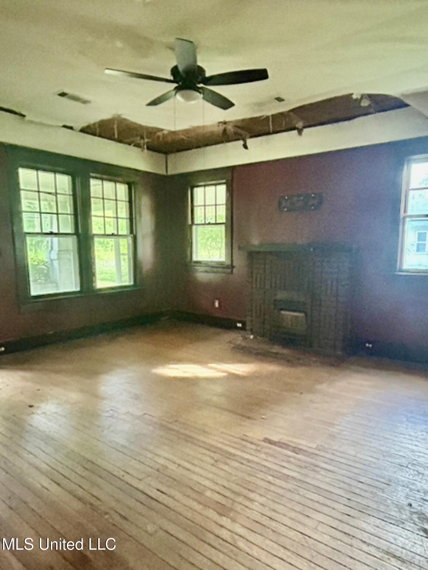 2305 Grenada Boulevard