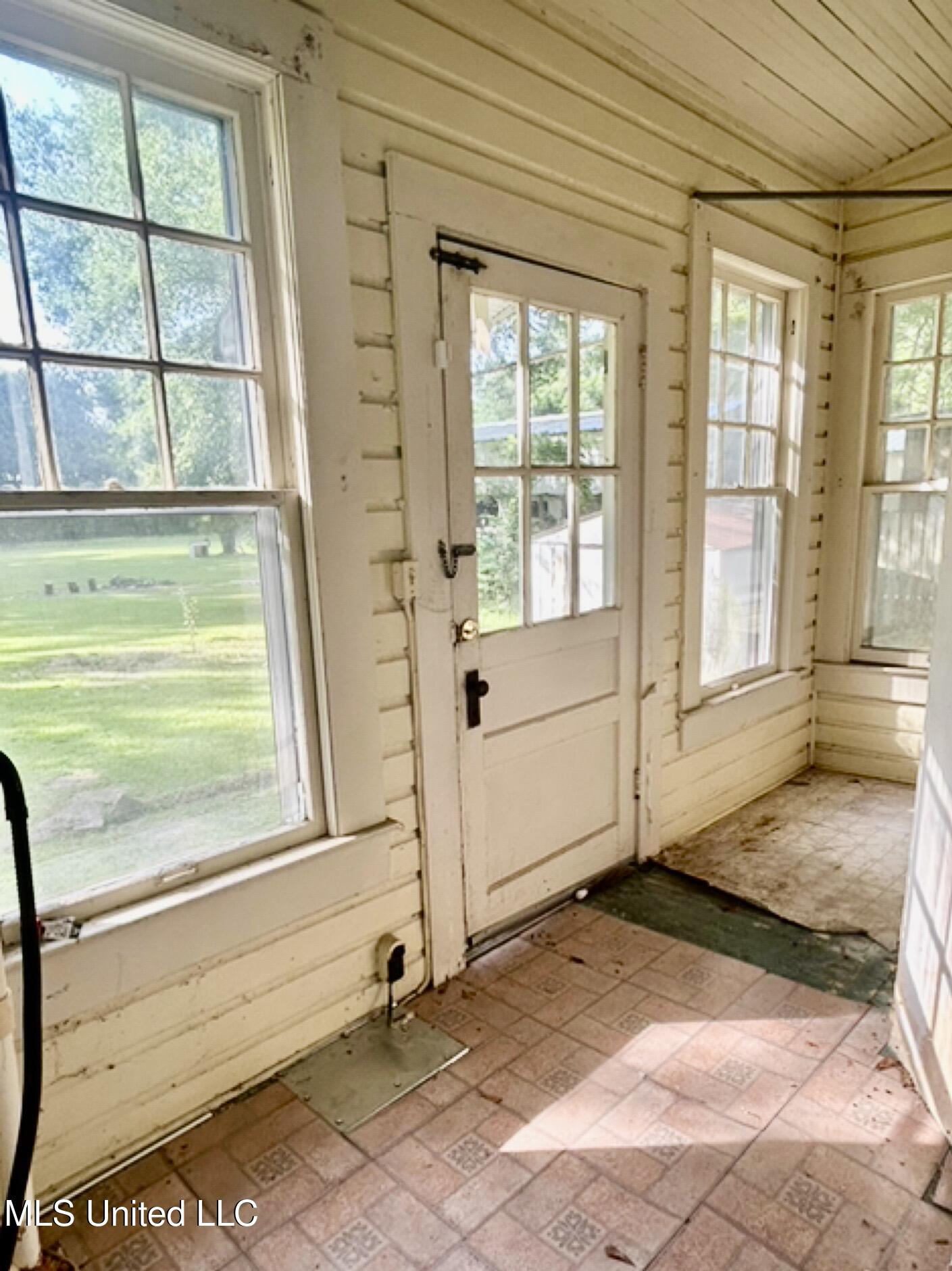 2305 Grenada Boulevard