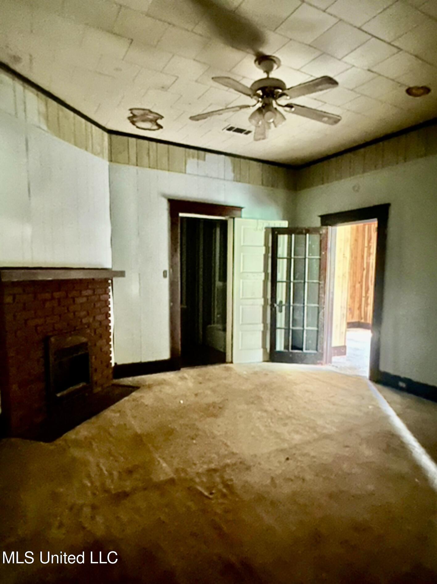 2305 Grenada Boulevard