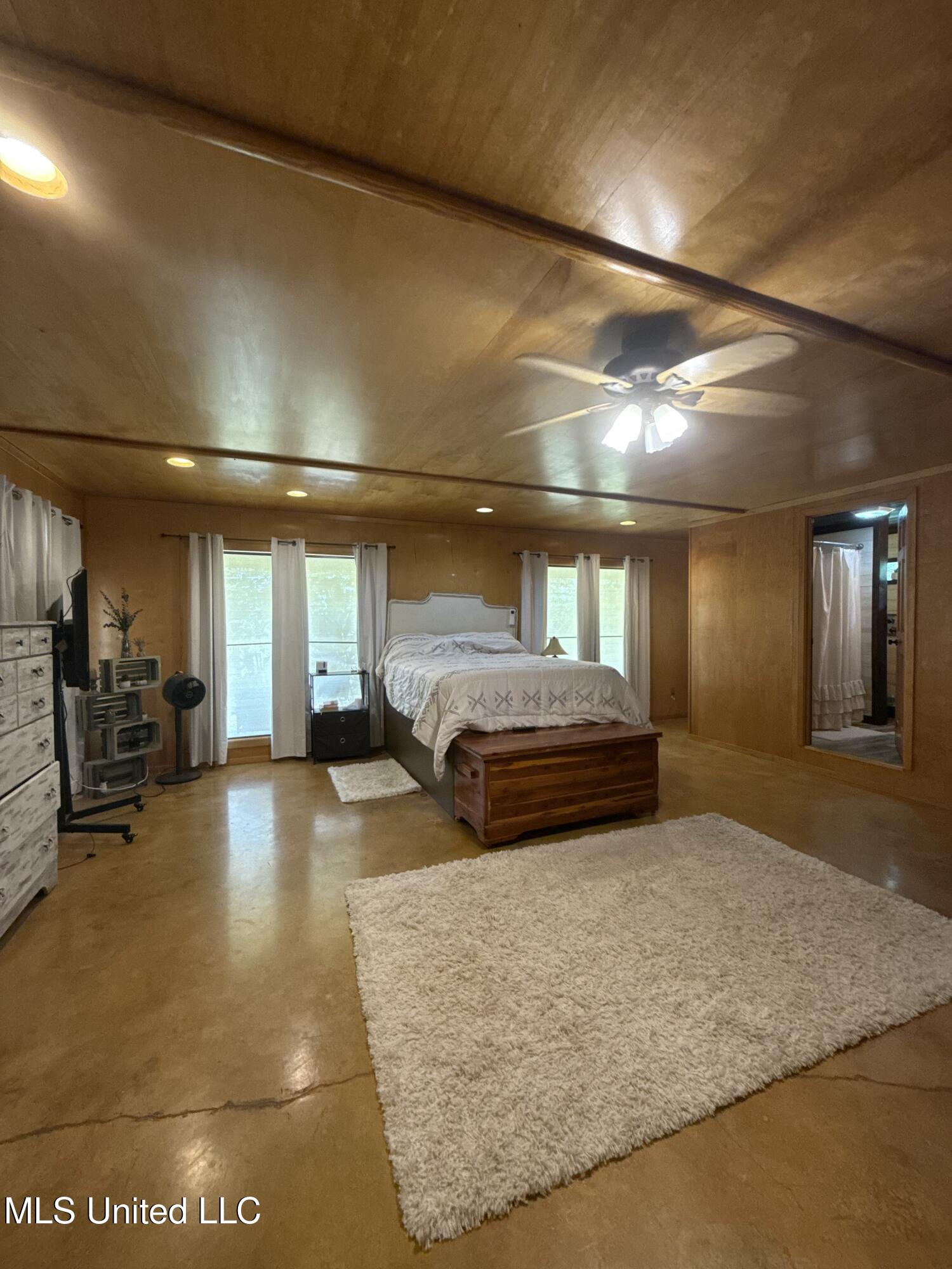 609 N Rutherford Drive