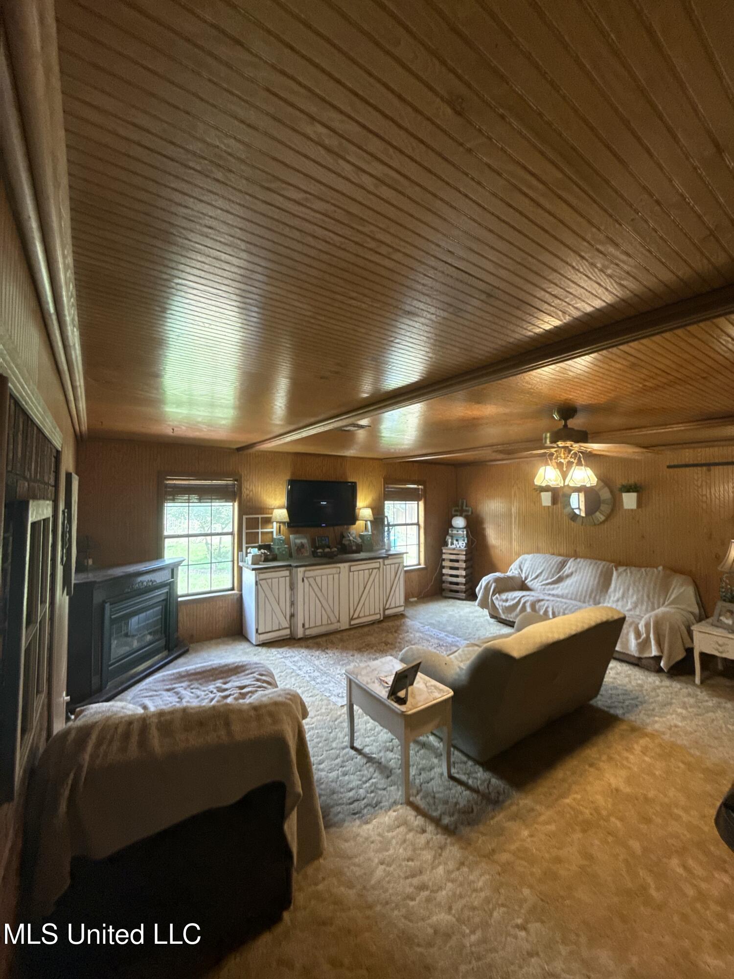 609 N Rutherford Drive