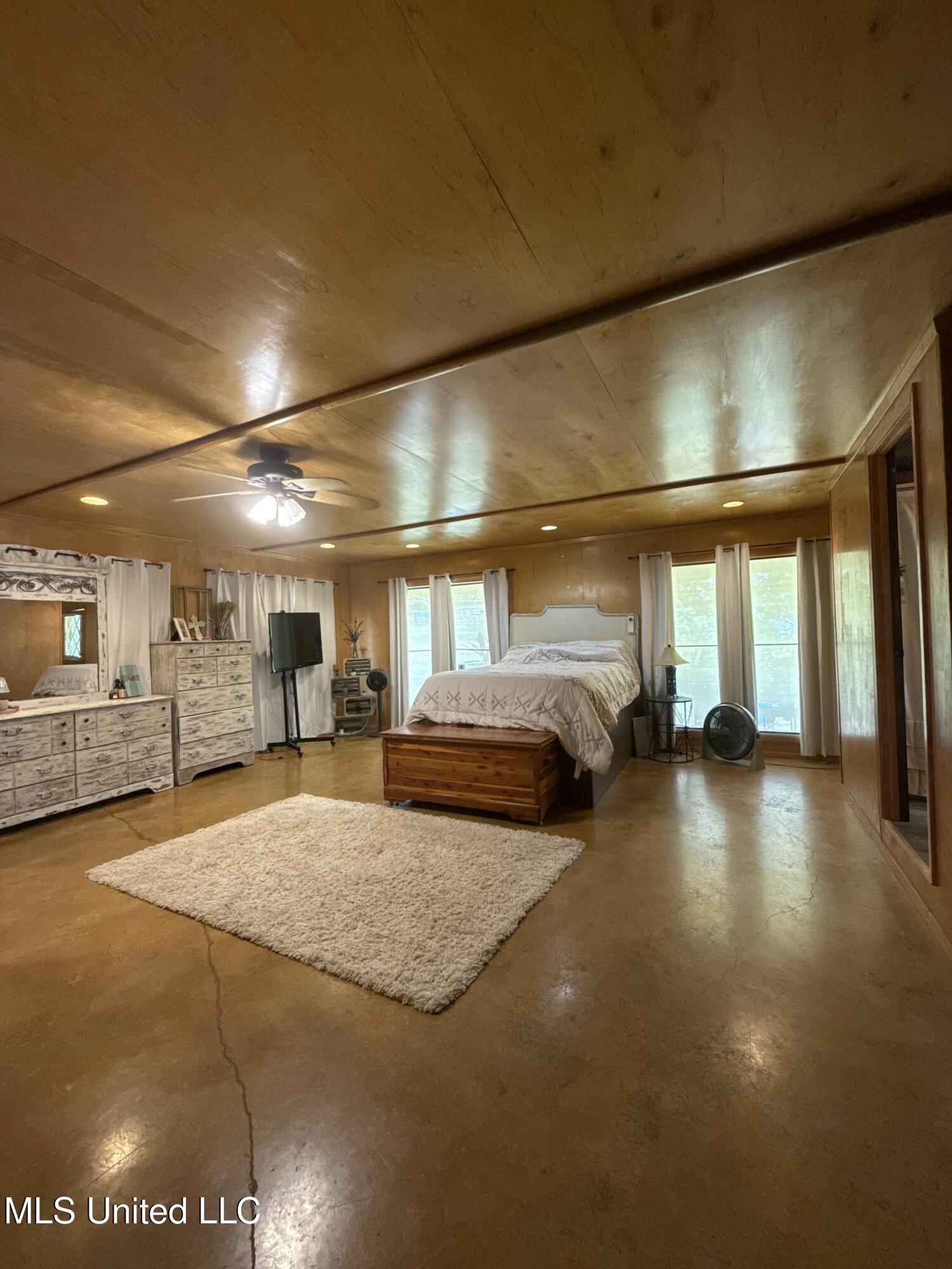 609 N Rutherford Drive