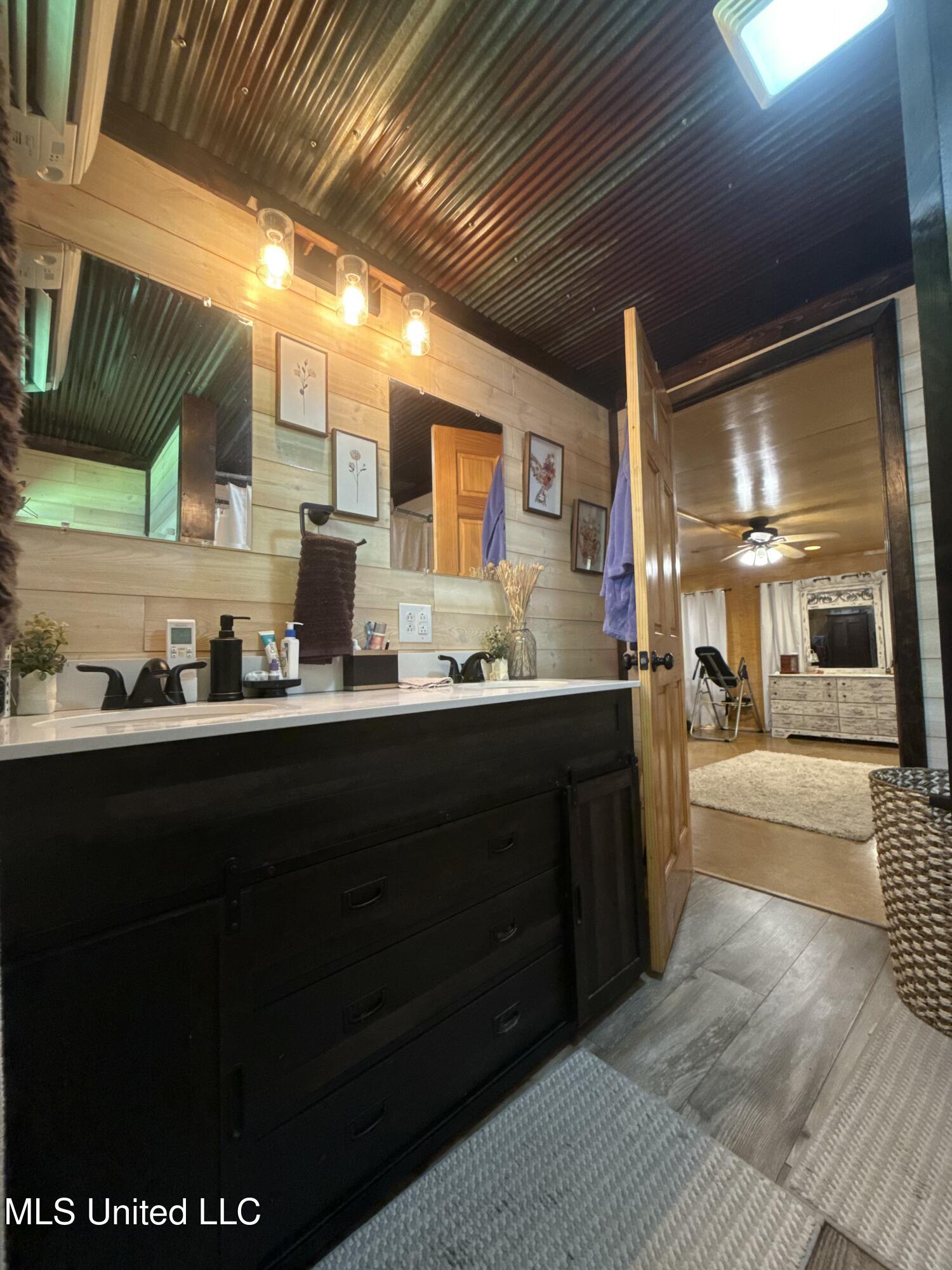 609 N Rutherford Drive