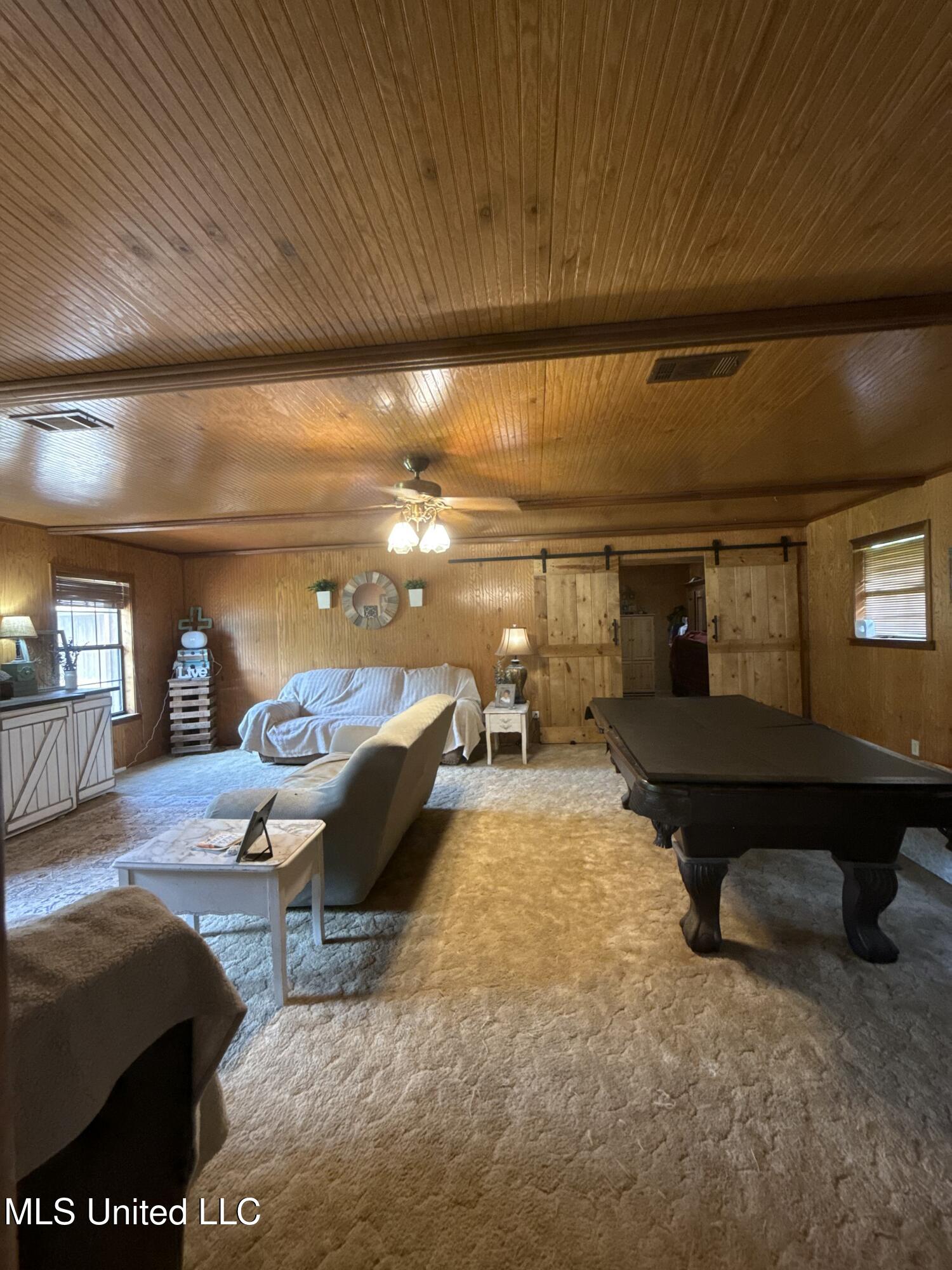 609 N Rutherford Drive