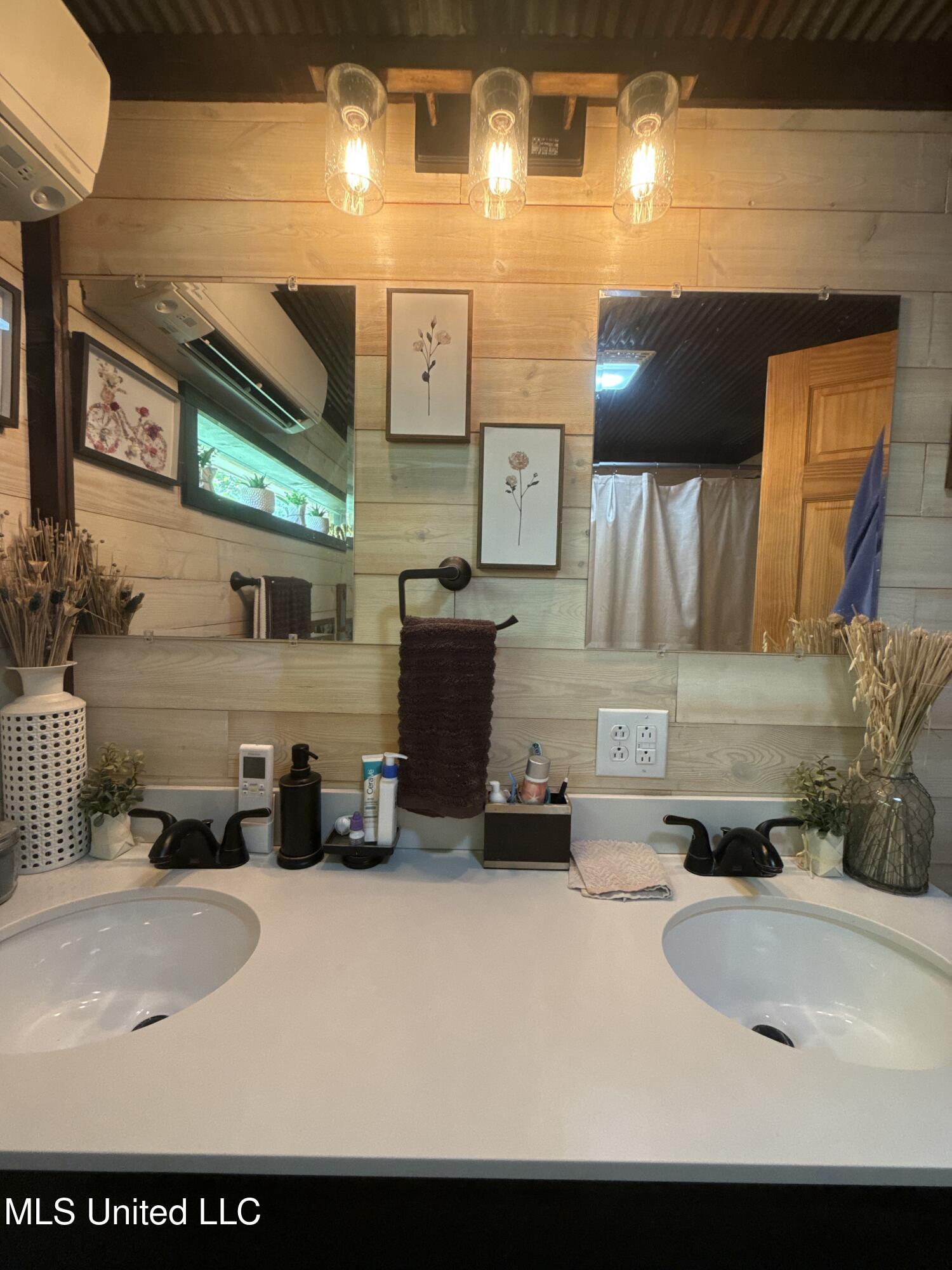 609 N Rutherford Drive