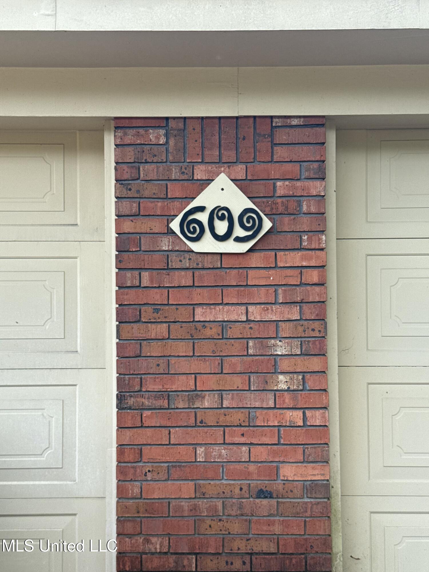 609 N Rutherford Drive