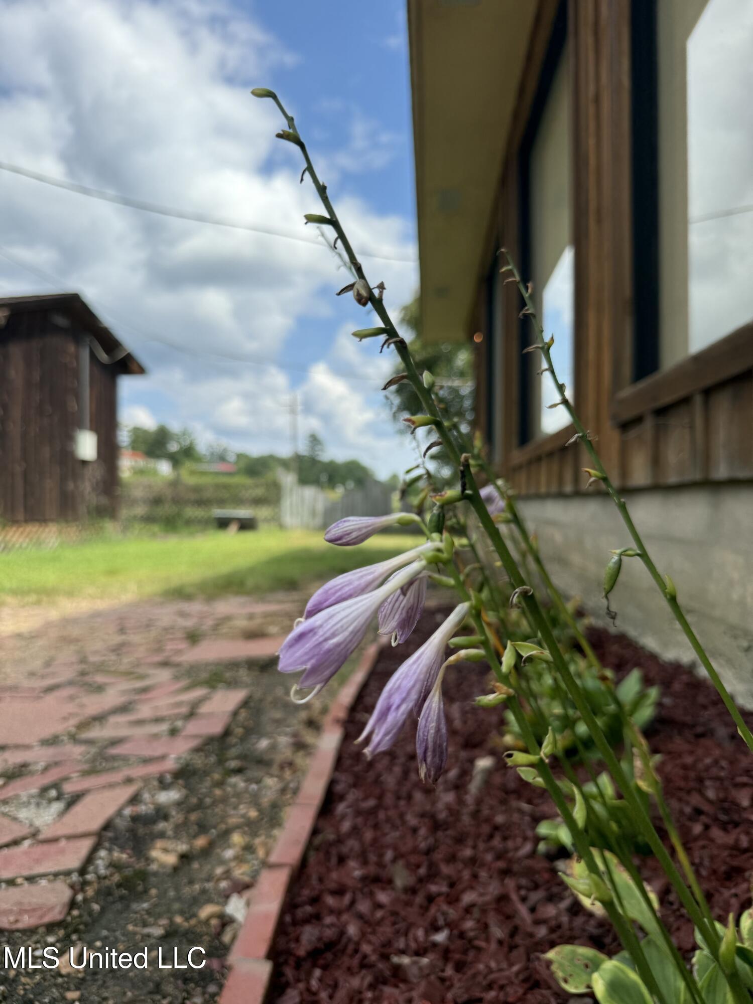 609 N Rutherford Drive