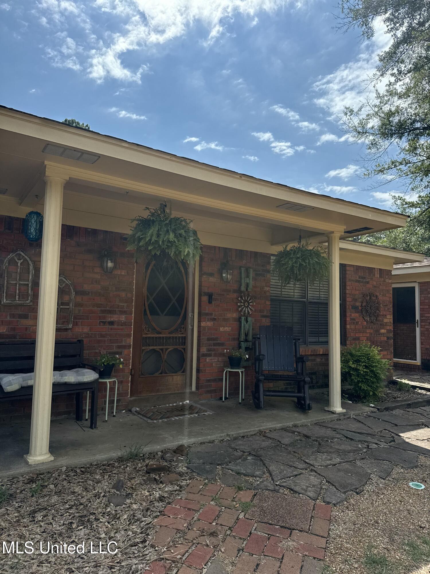 609 N Rutherford Drive