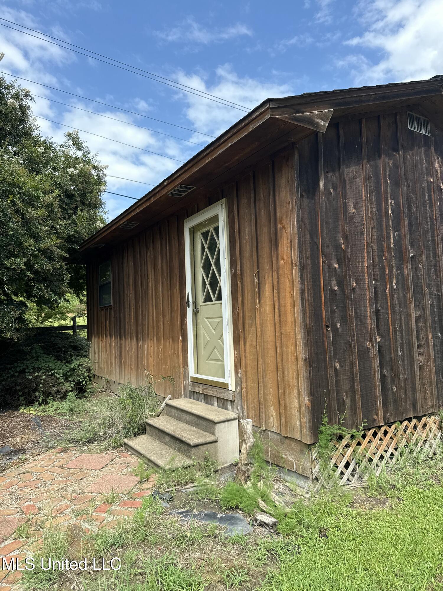 609 N Rutherford Drive