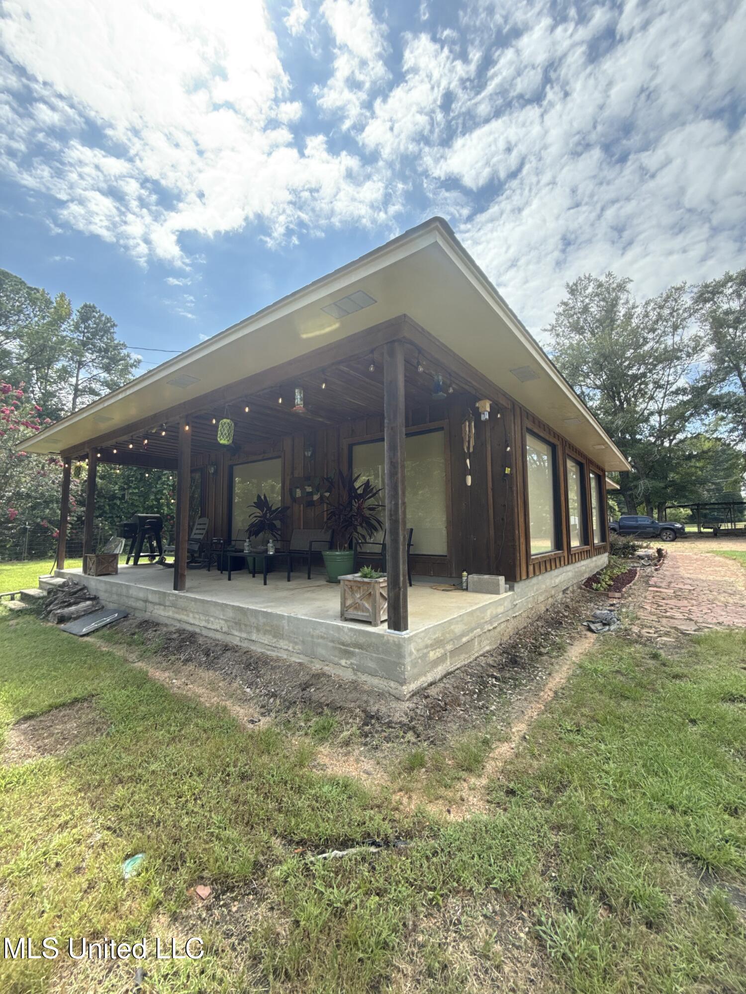 609 N Rutherford Drive