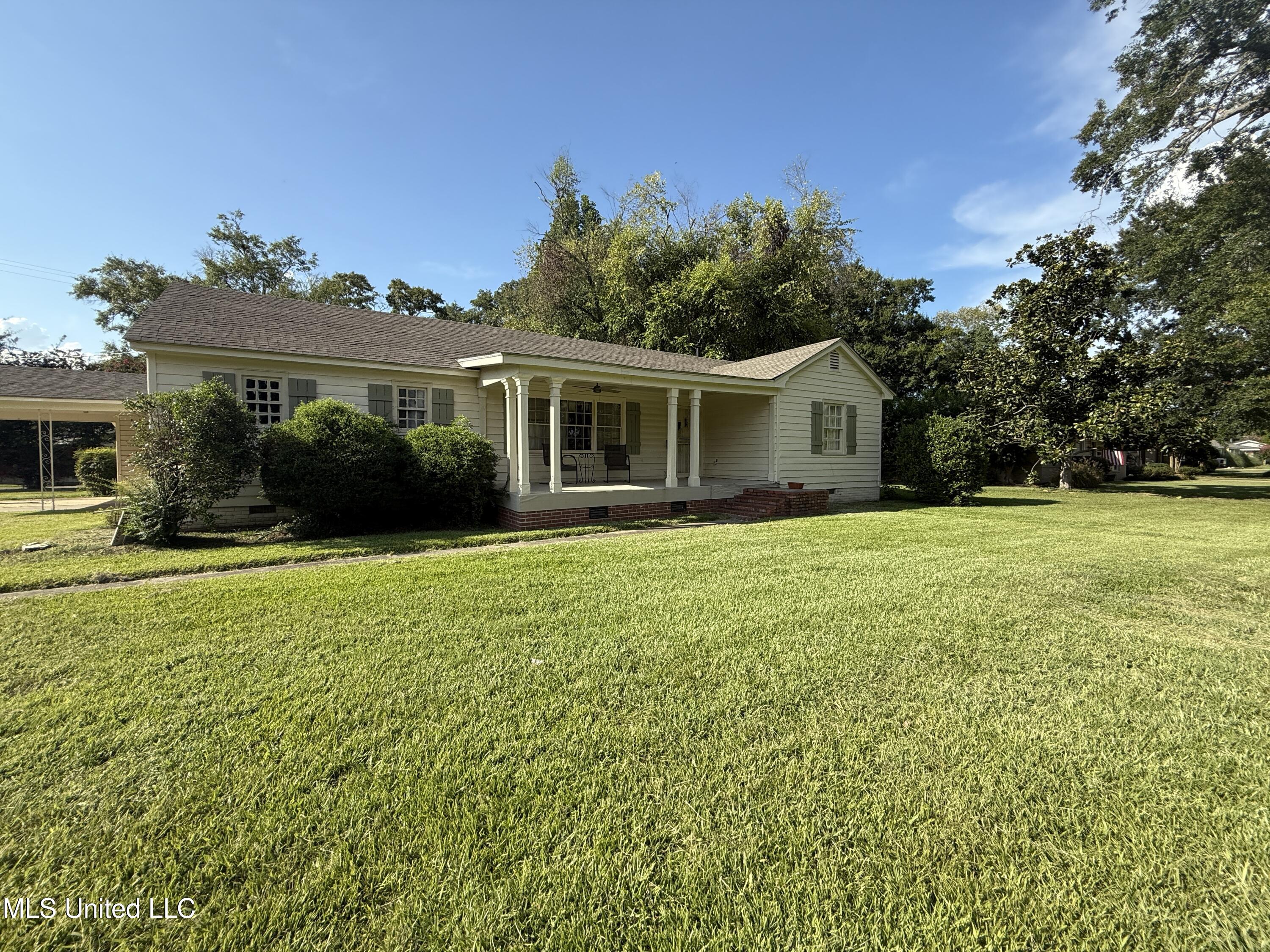 501 Macarthur Avenue