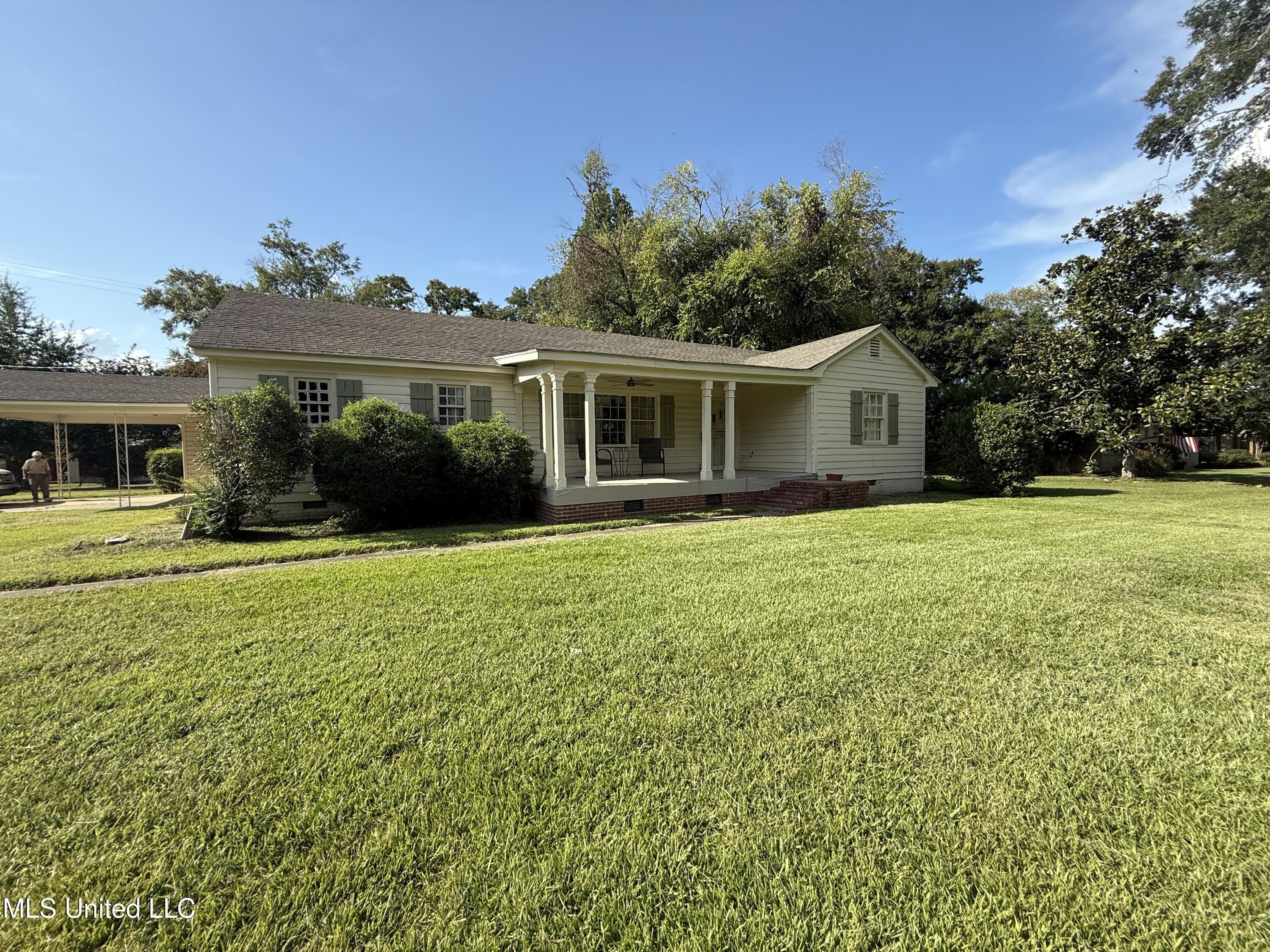 501 Macarthur Avenue