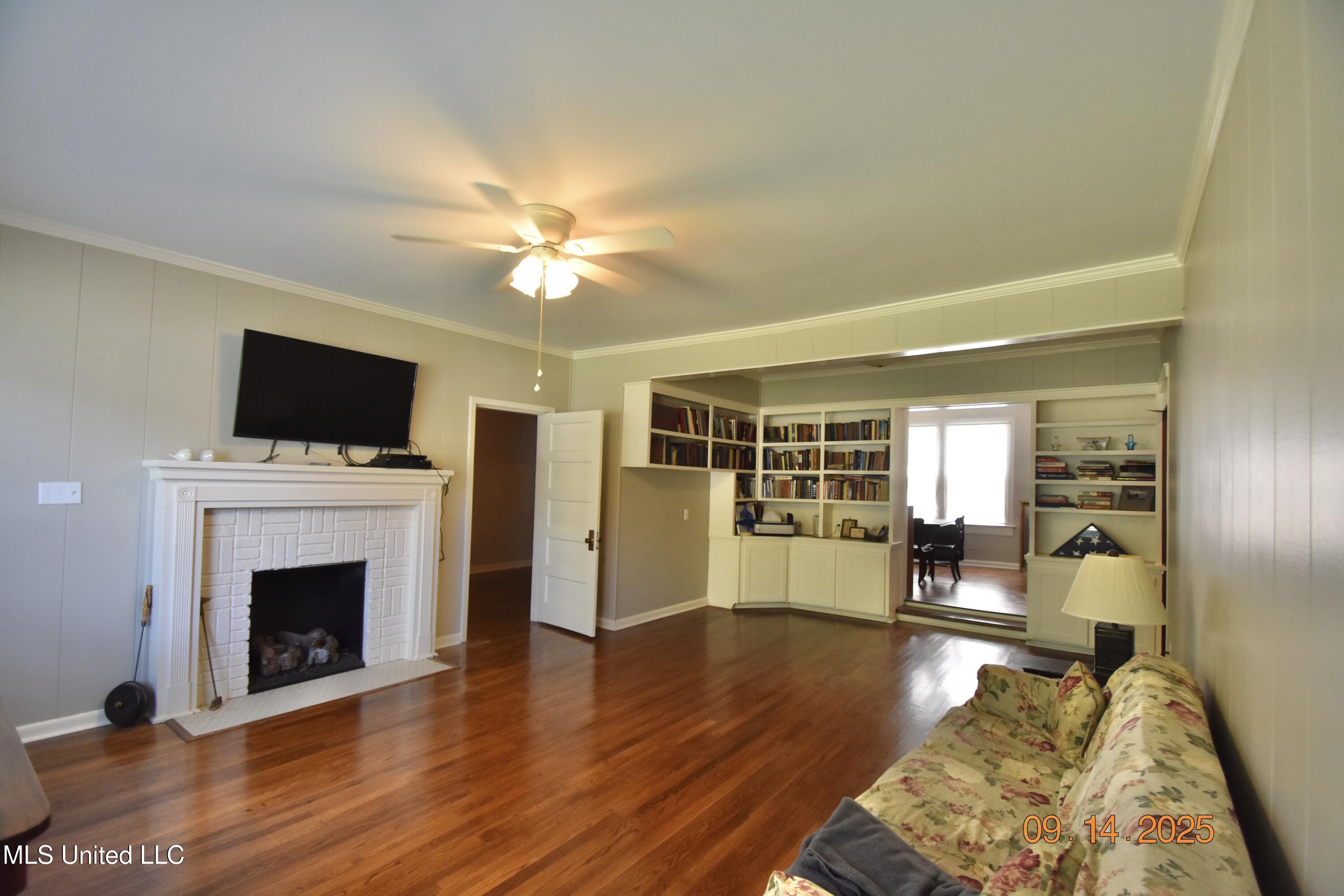 112 E Jefferson Avenue