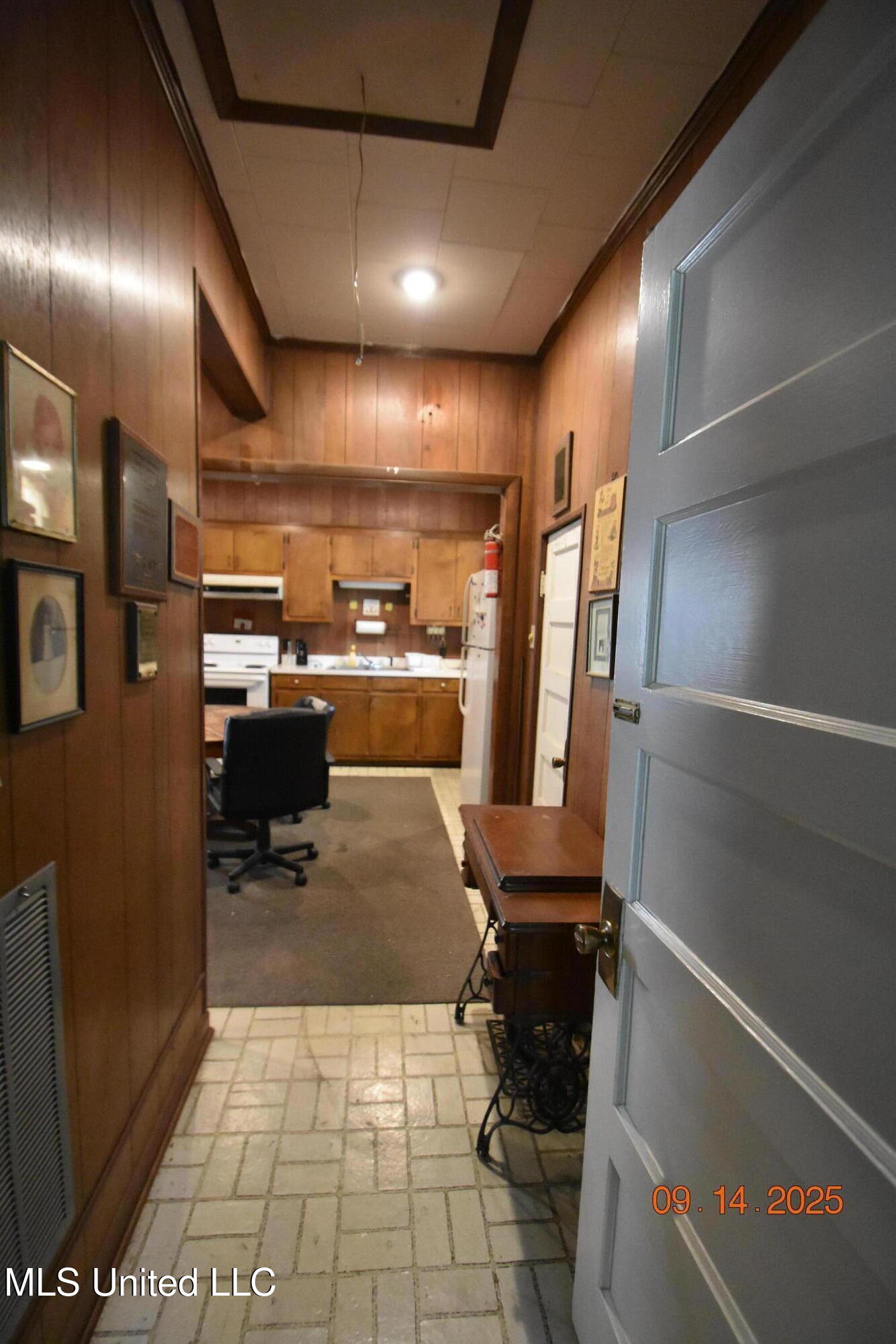 112 E Jefferson Avenue