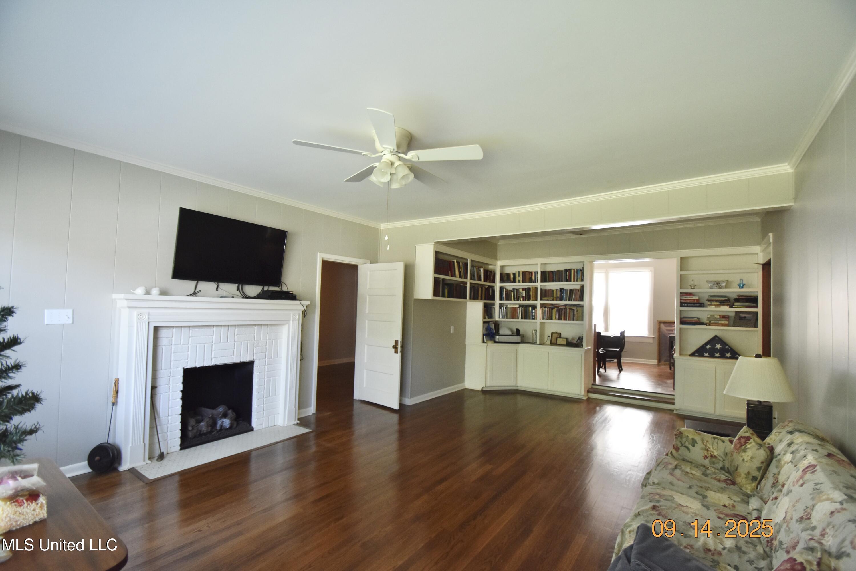 112 E Jefferson Avenue