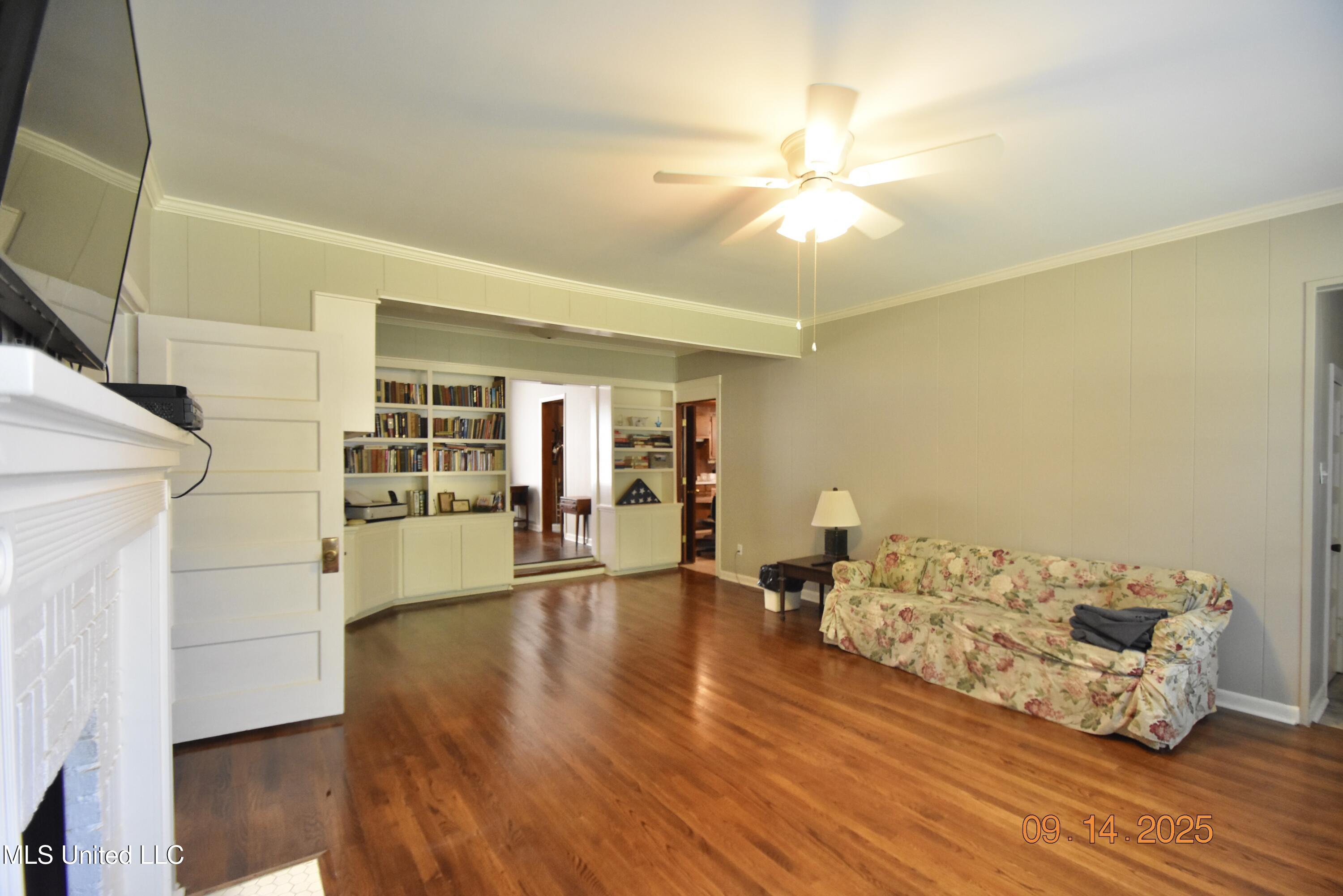 112 E Jefferson Avenue