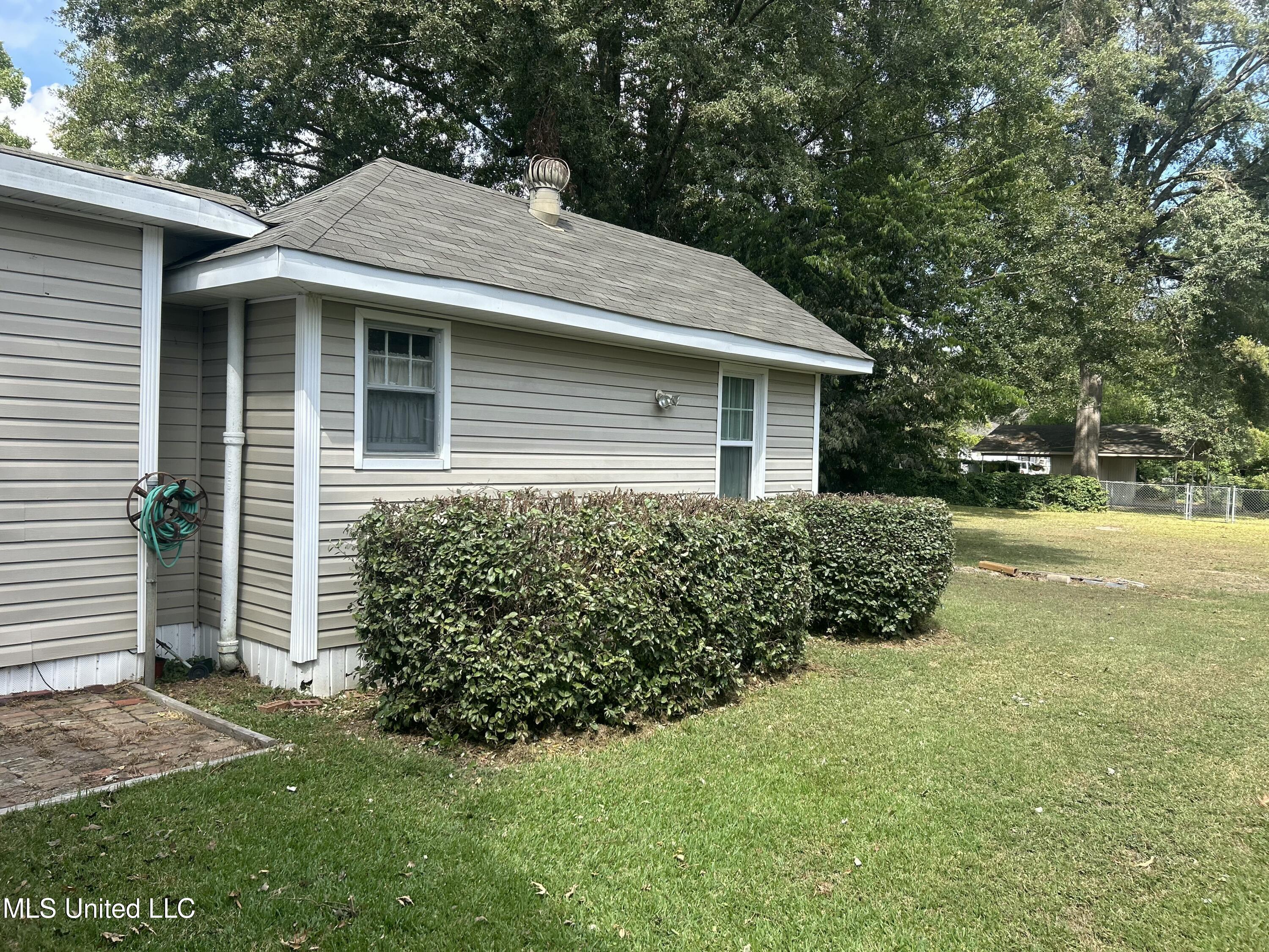 112 E Jefferson Avenue