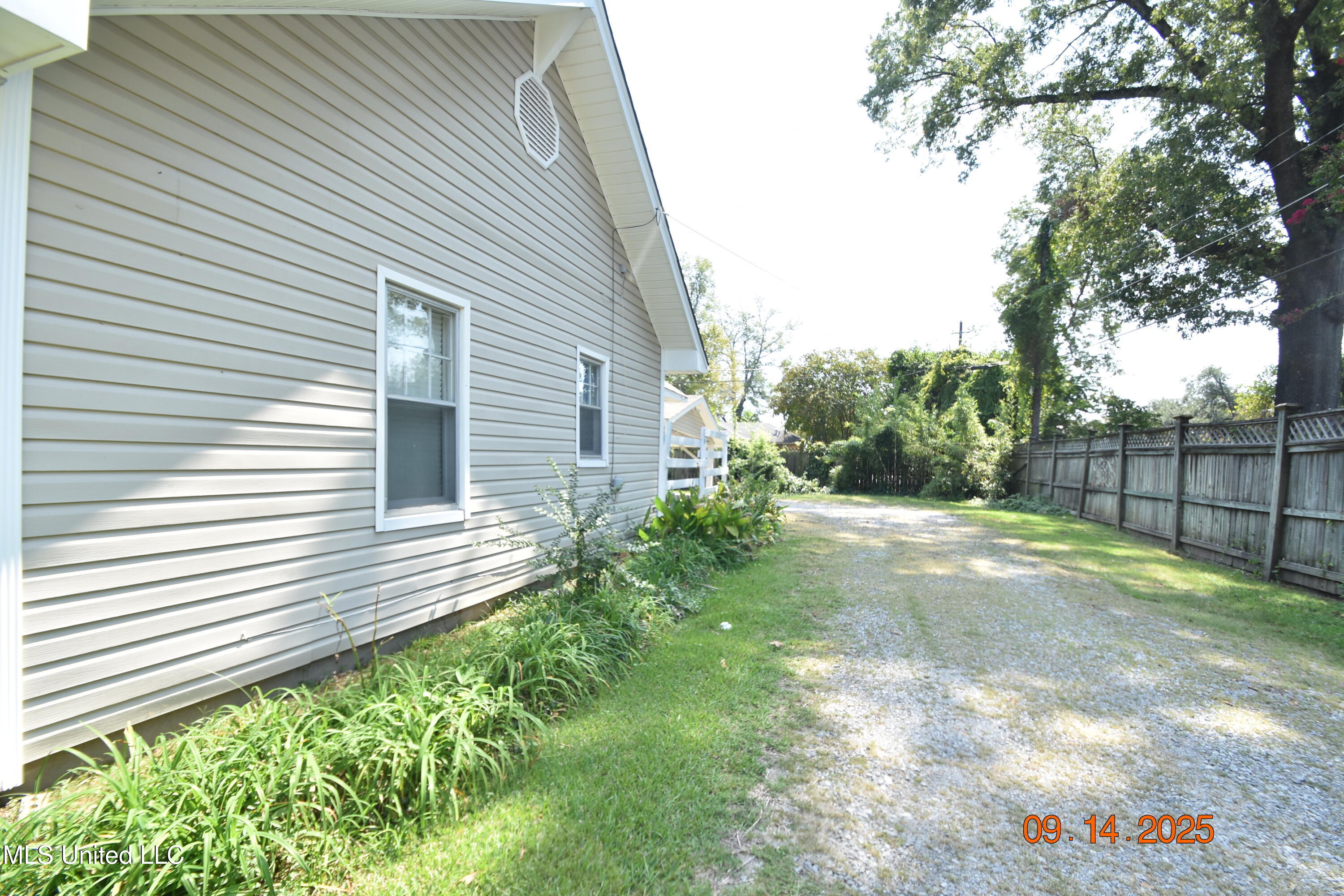 112 E Jefferson Avenue