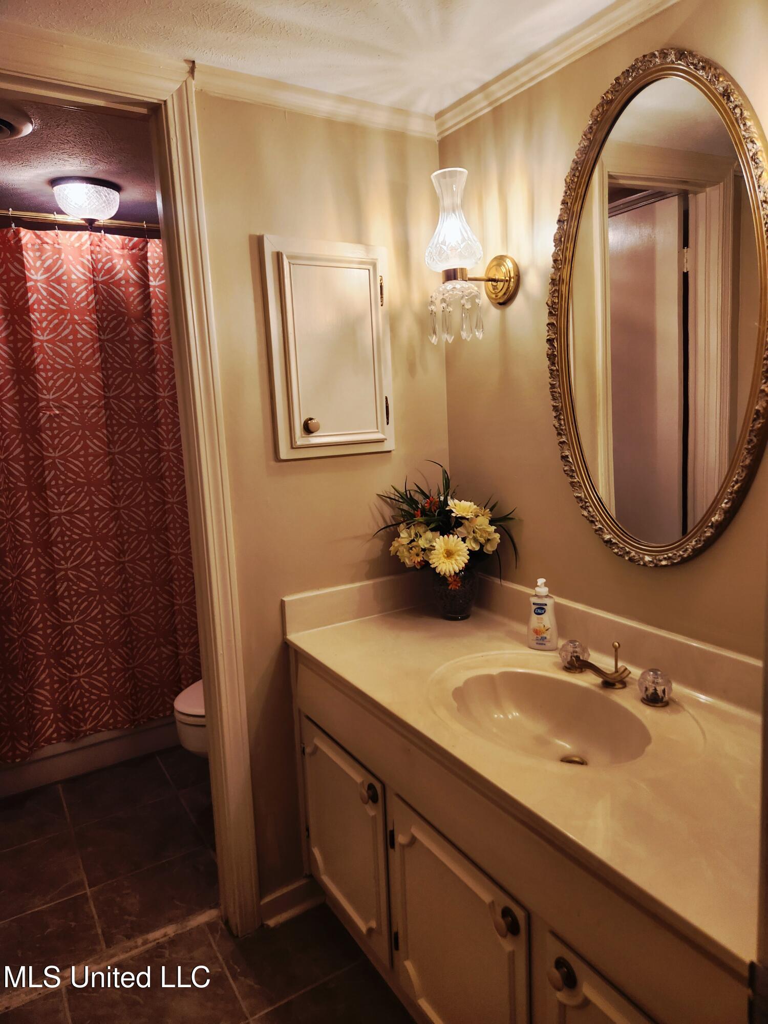 5025 Wayneland Drive, M1