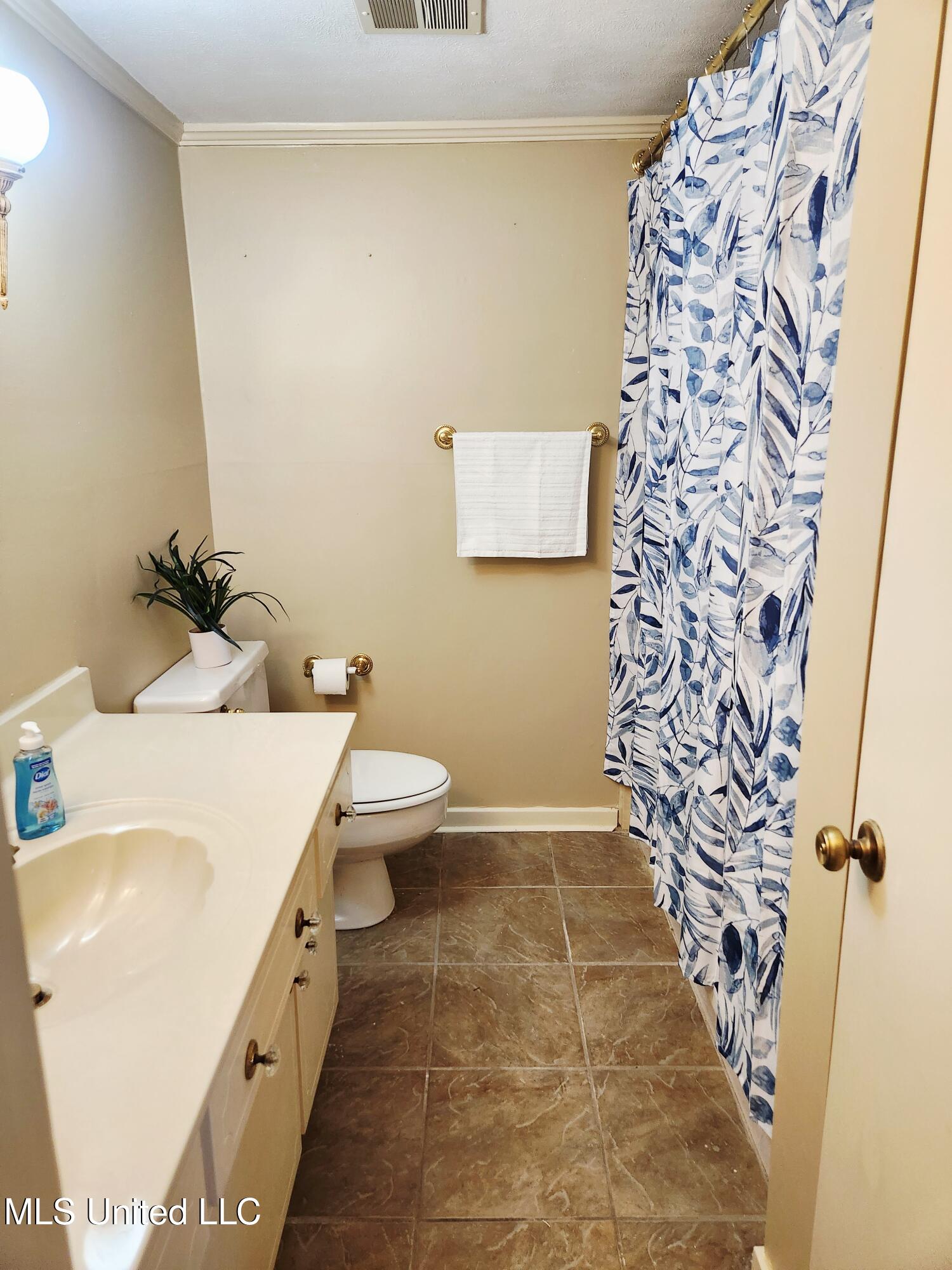 5025 Wayneland Drive, M1