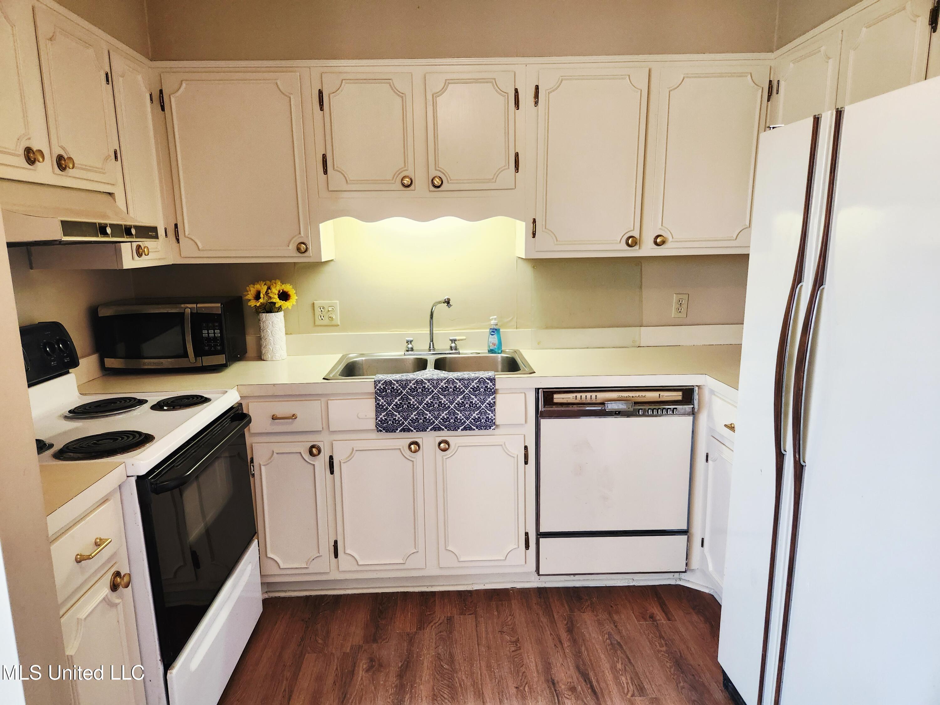 5025 Wayneland Drive, M1