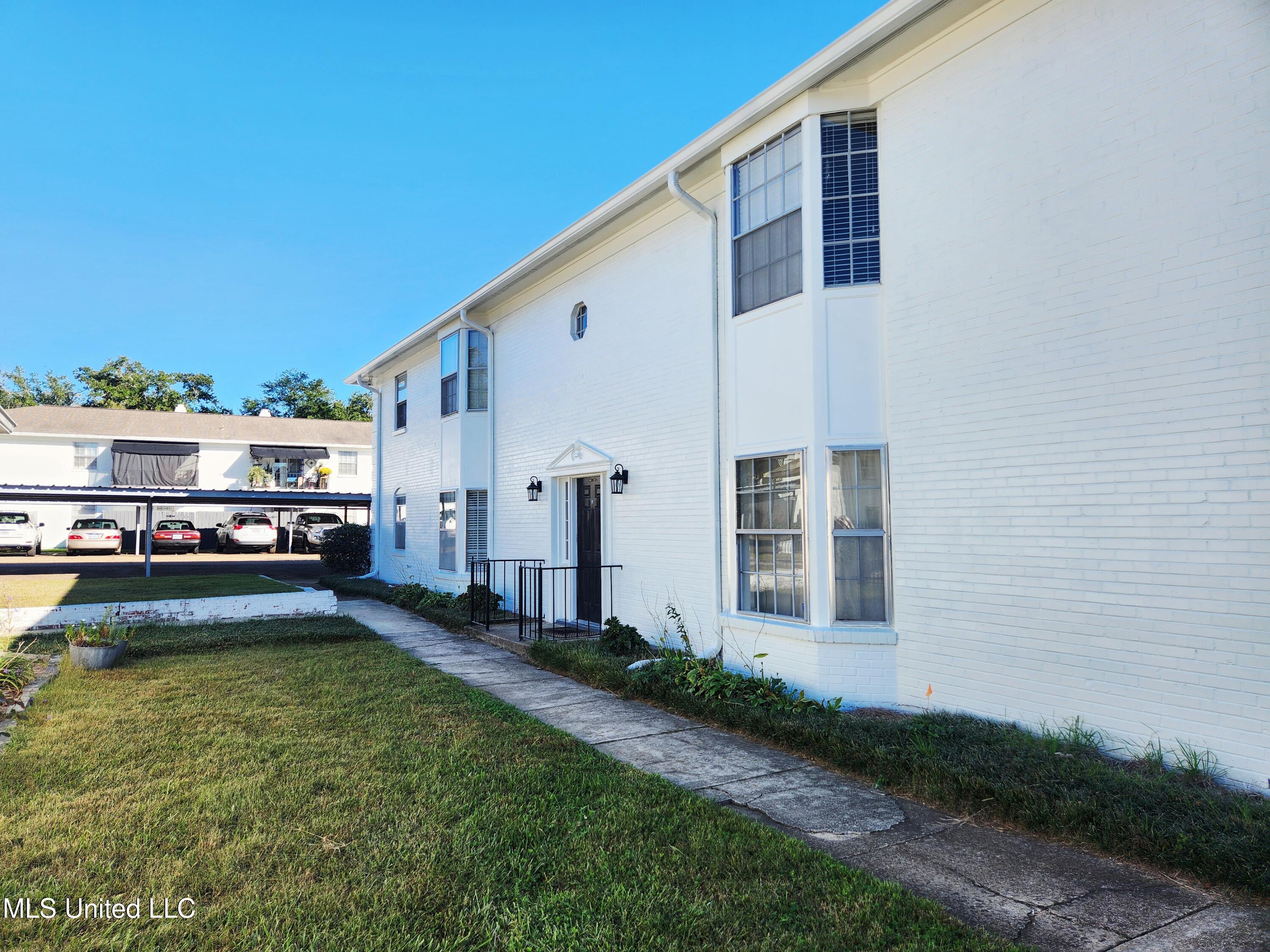 5025 Wayneland Drive, M1