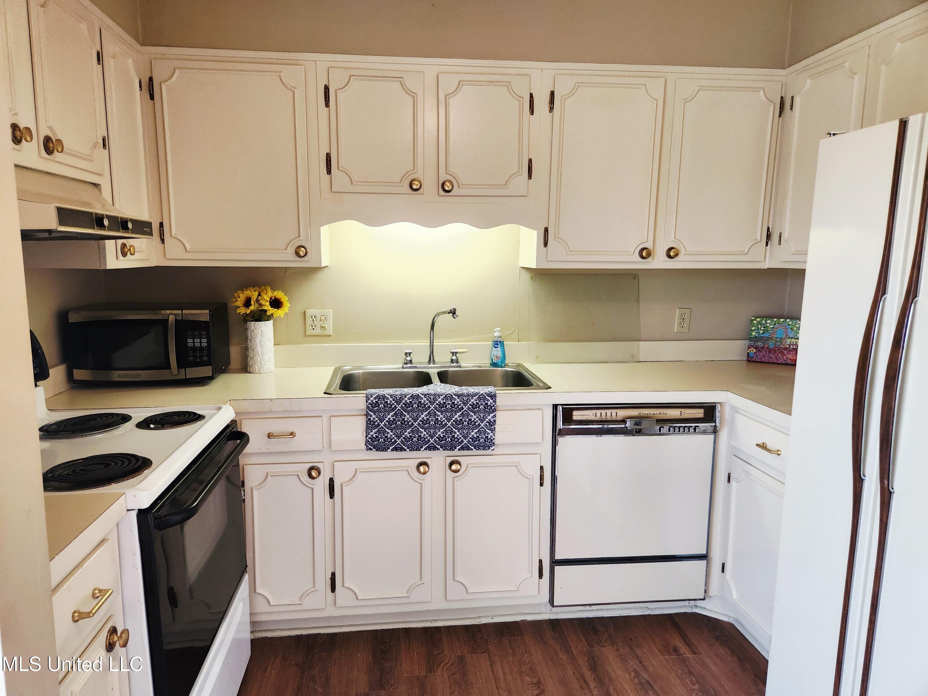 5025 Wayneland Drive, M1