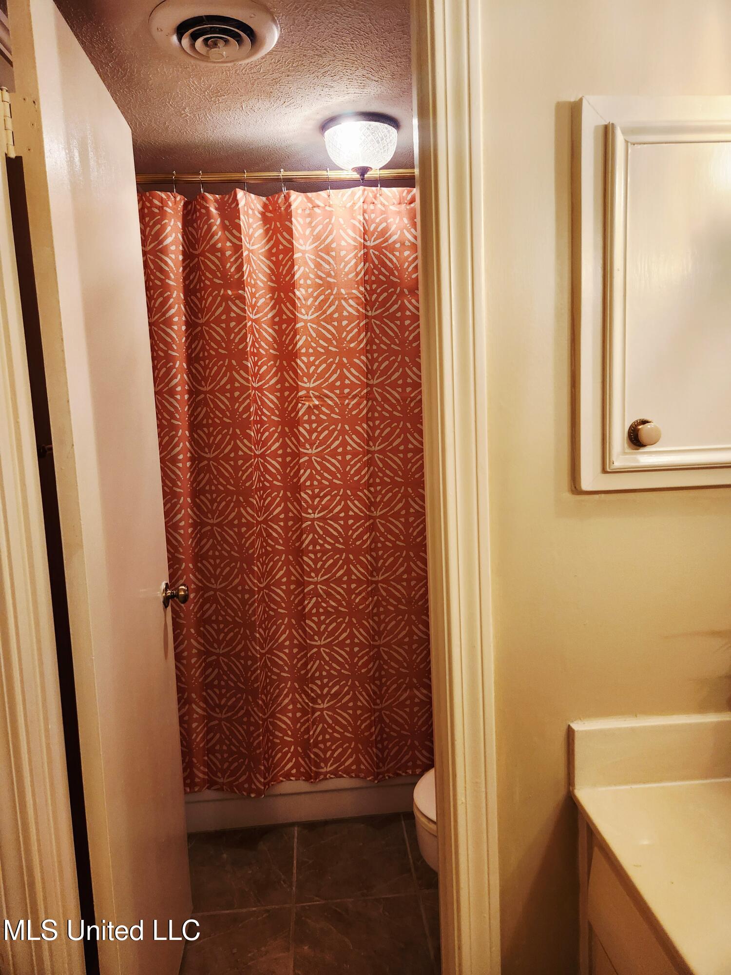 5025 Wayneland Drive, M1