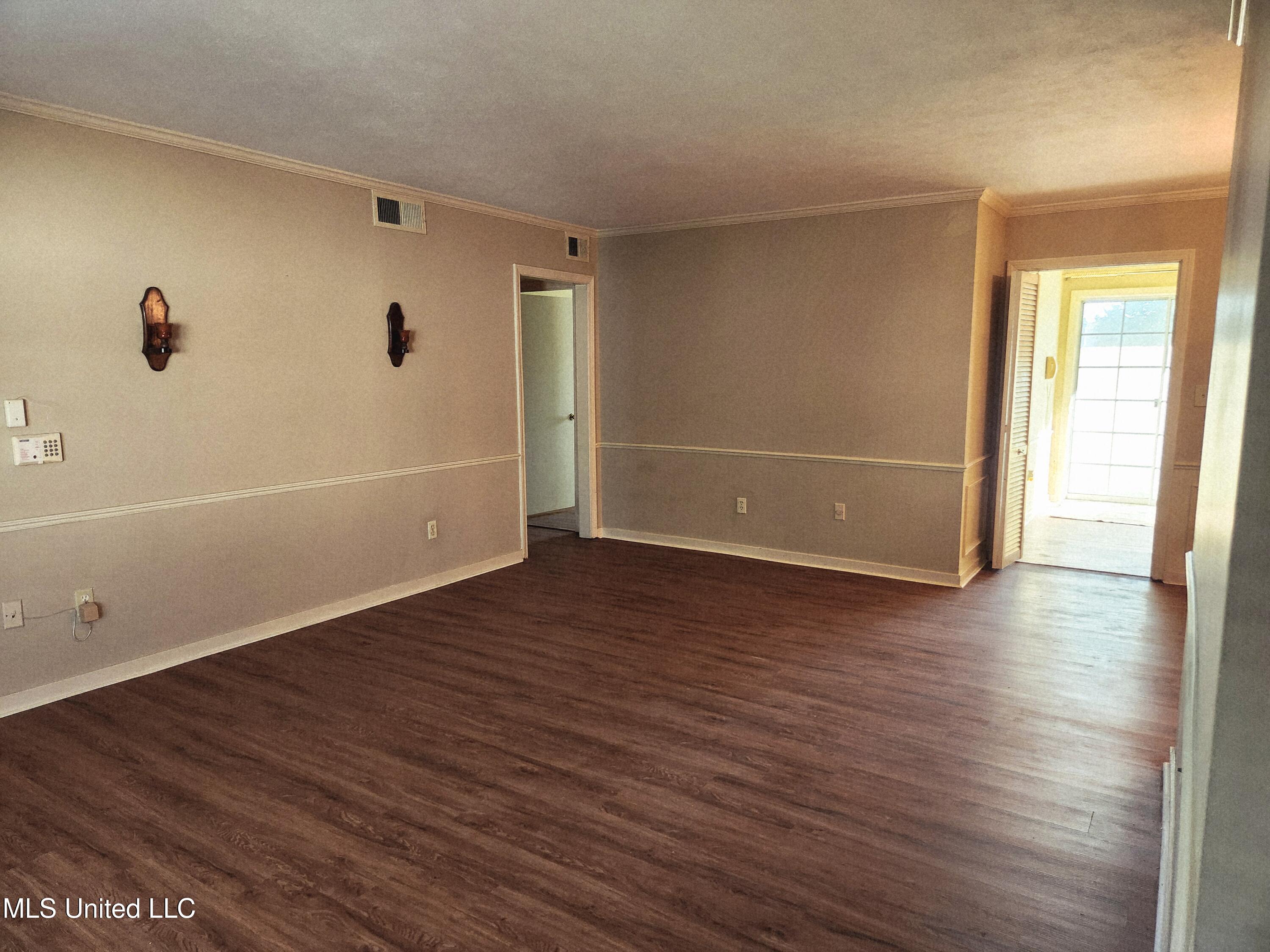 5025 Wayneland Drive, M1