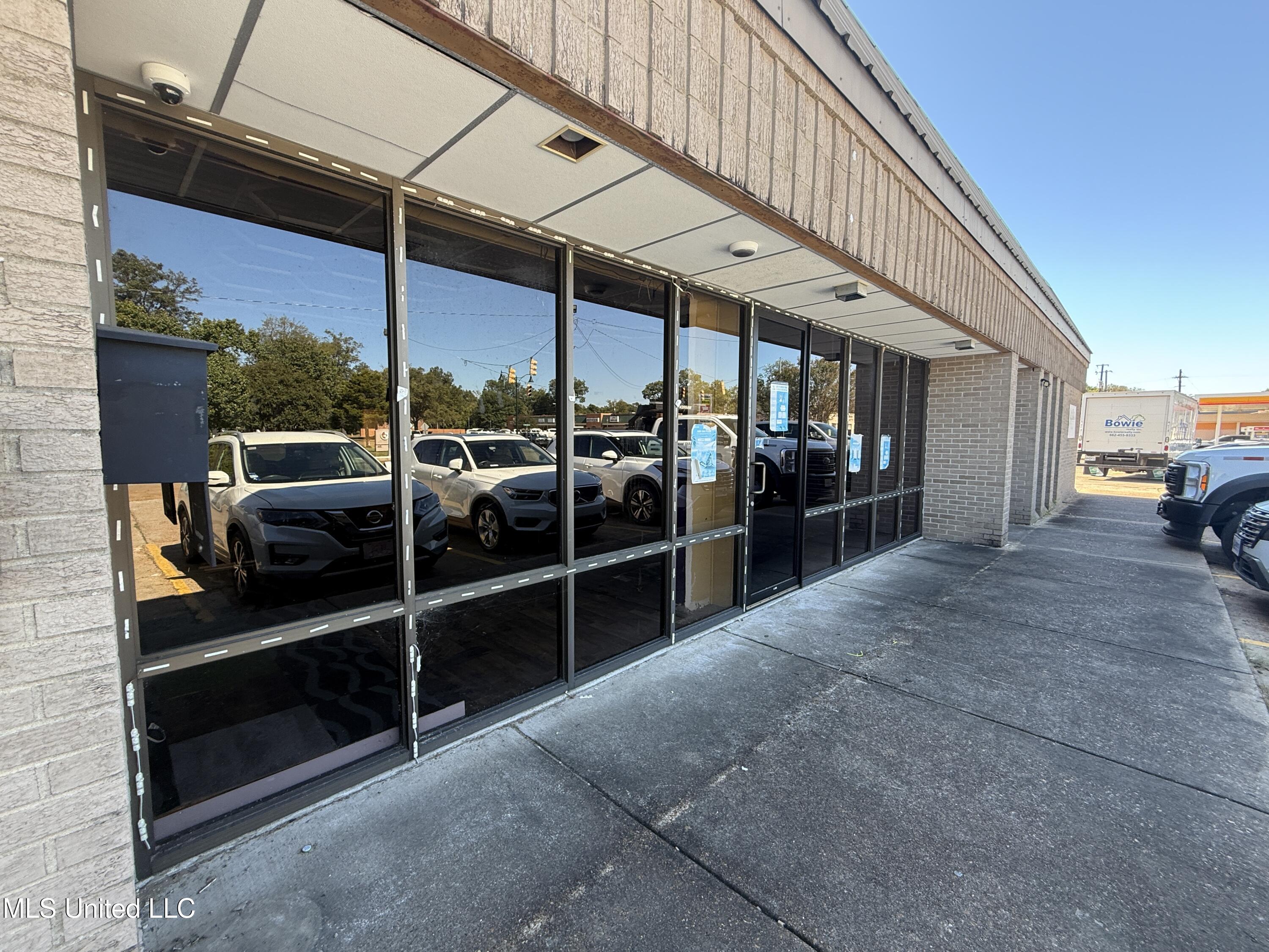 100 E Claiborne Avenue, B