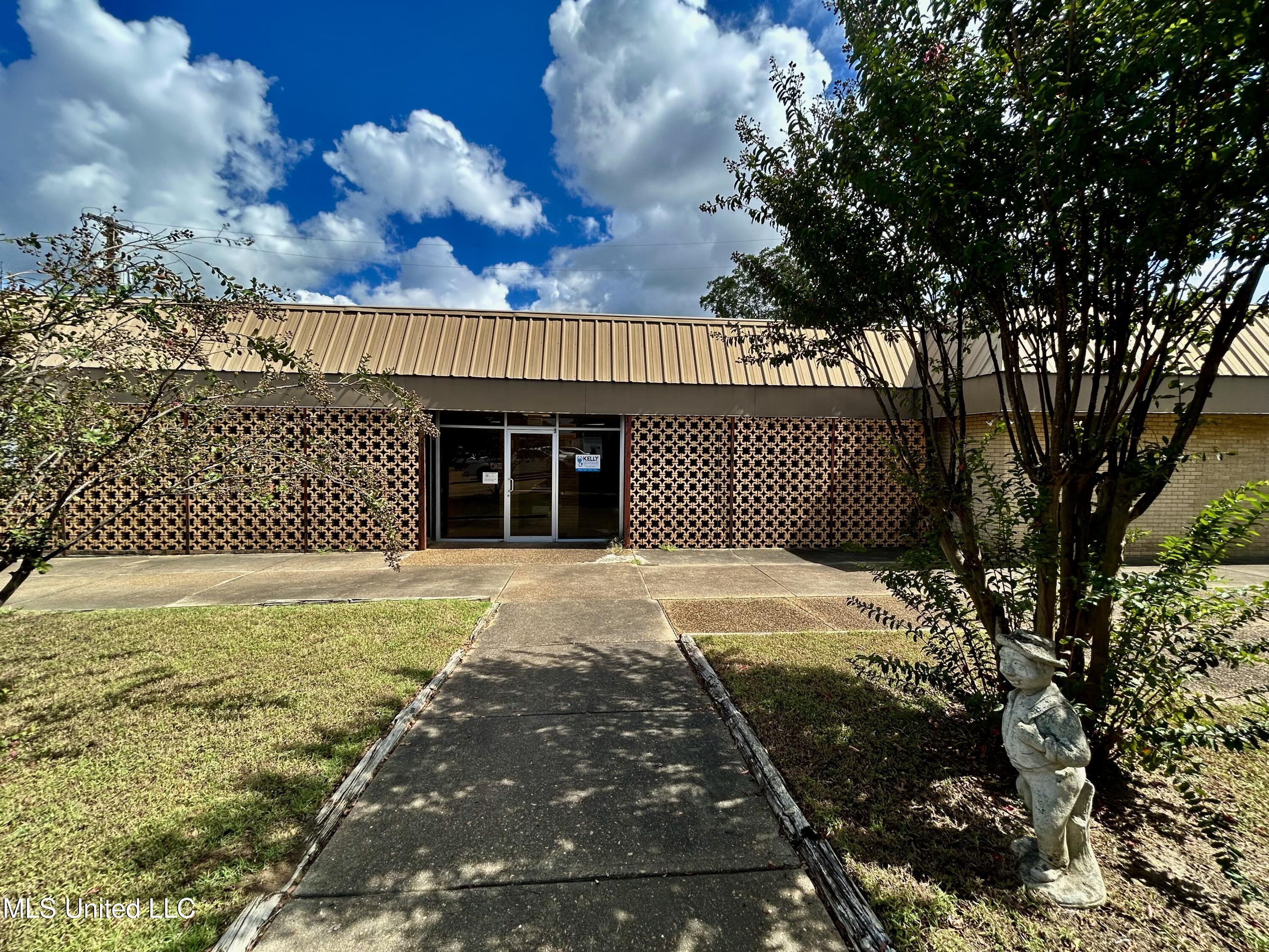 102 East Claiborne, B