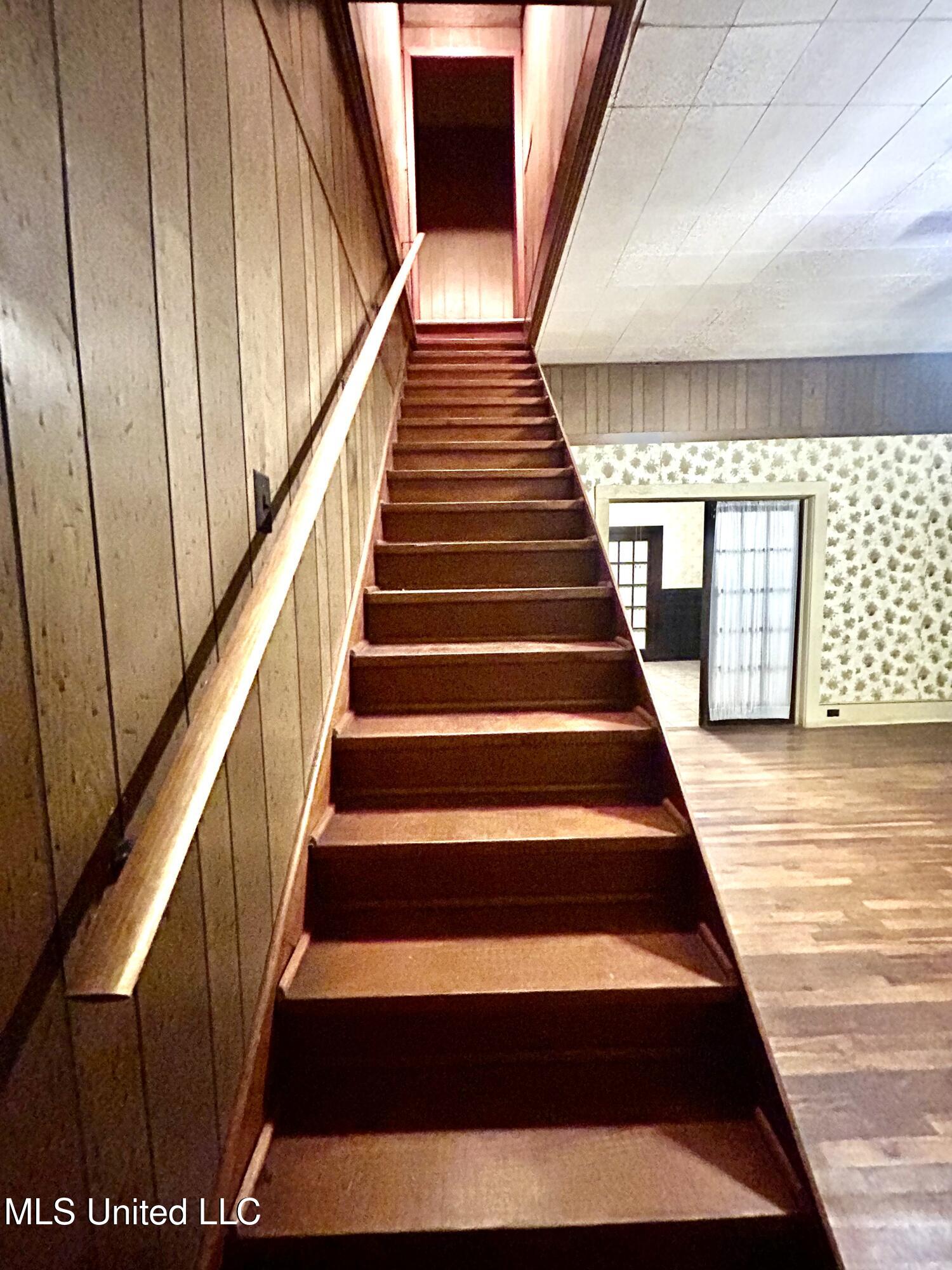 203 S Binford Avenue