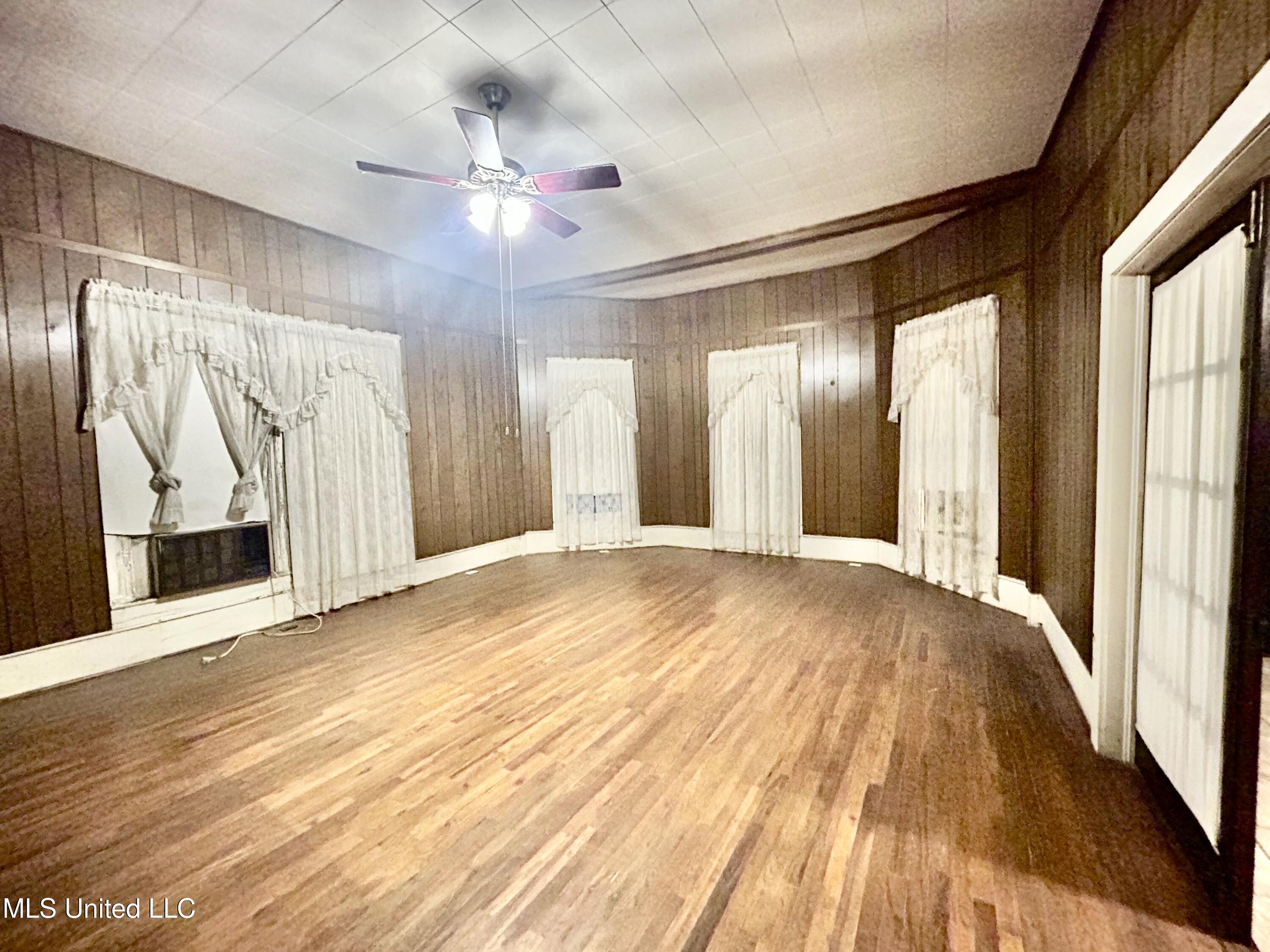 203 S Binford Avenue